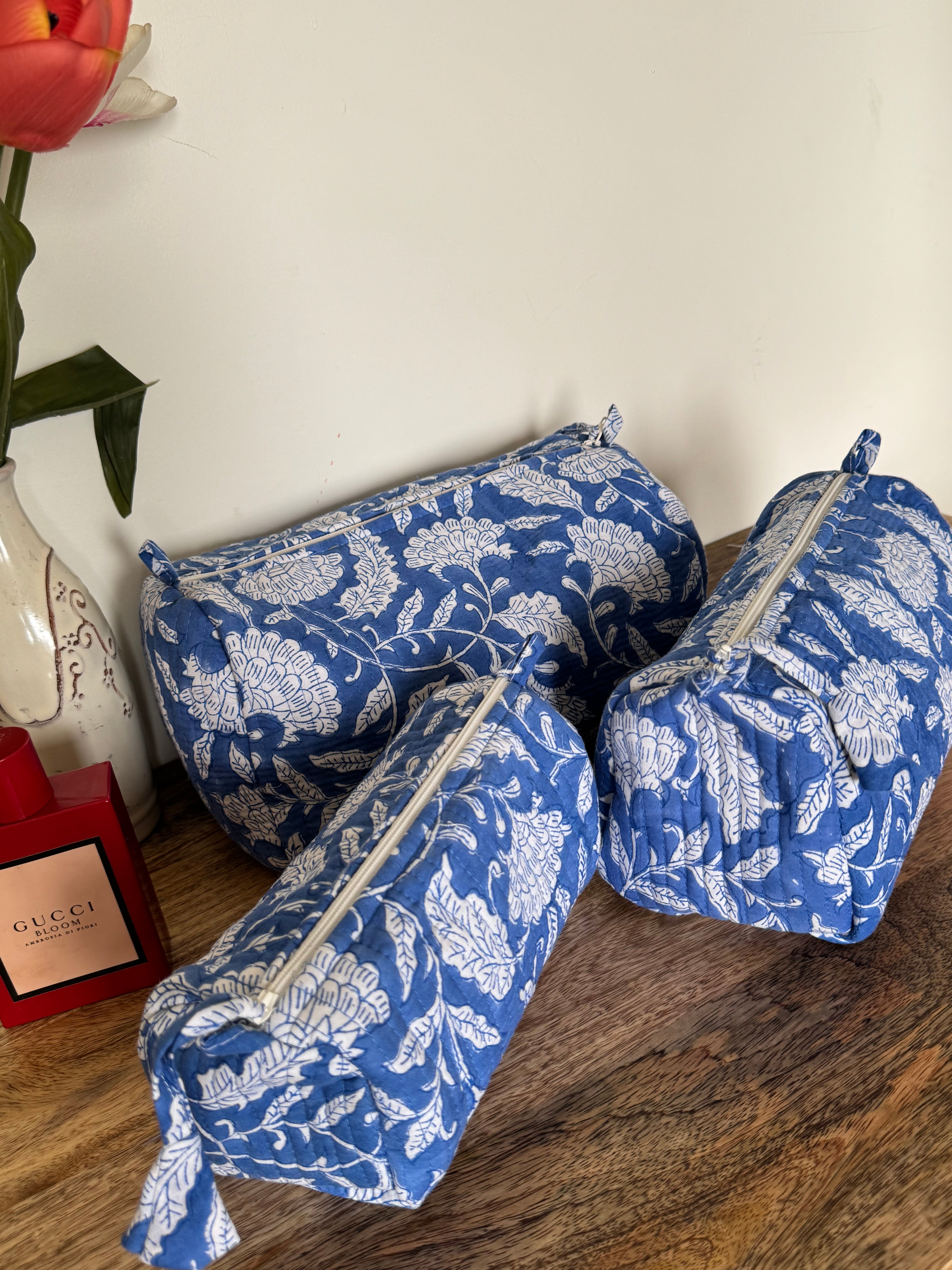 SET OF THREE MULTI PURPOSE TOILETRY BAGS