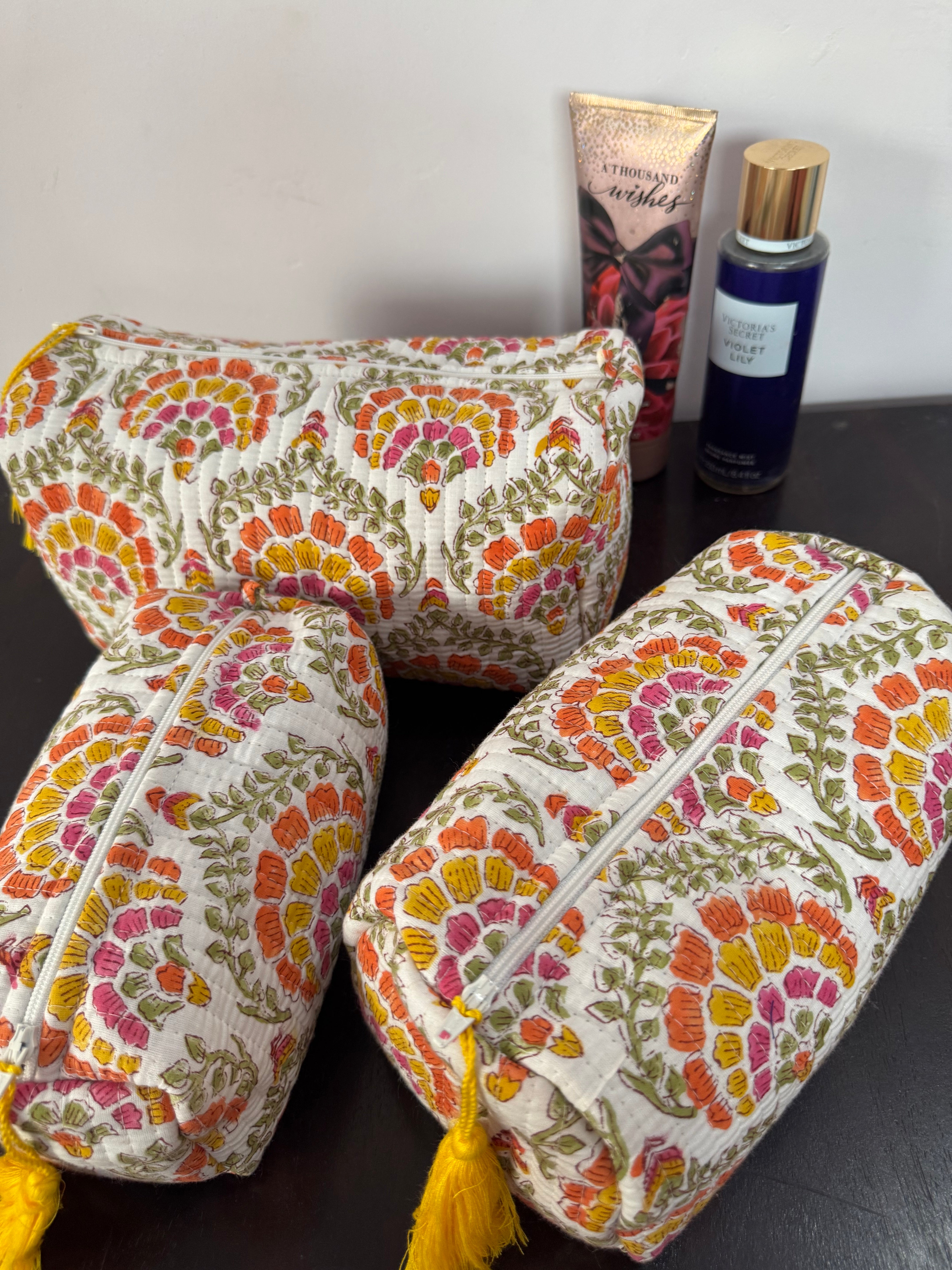 SET OF THREE MULTI PURPOSE TOILETRY BAGS
