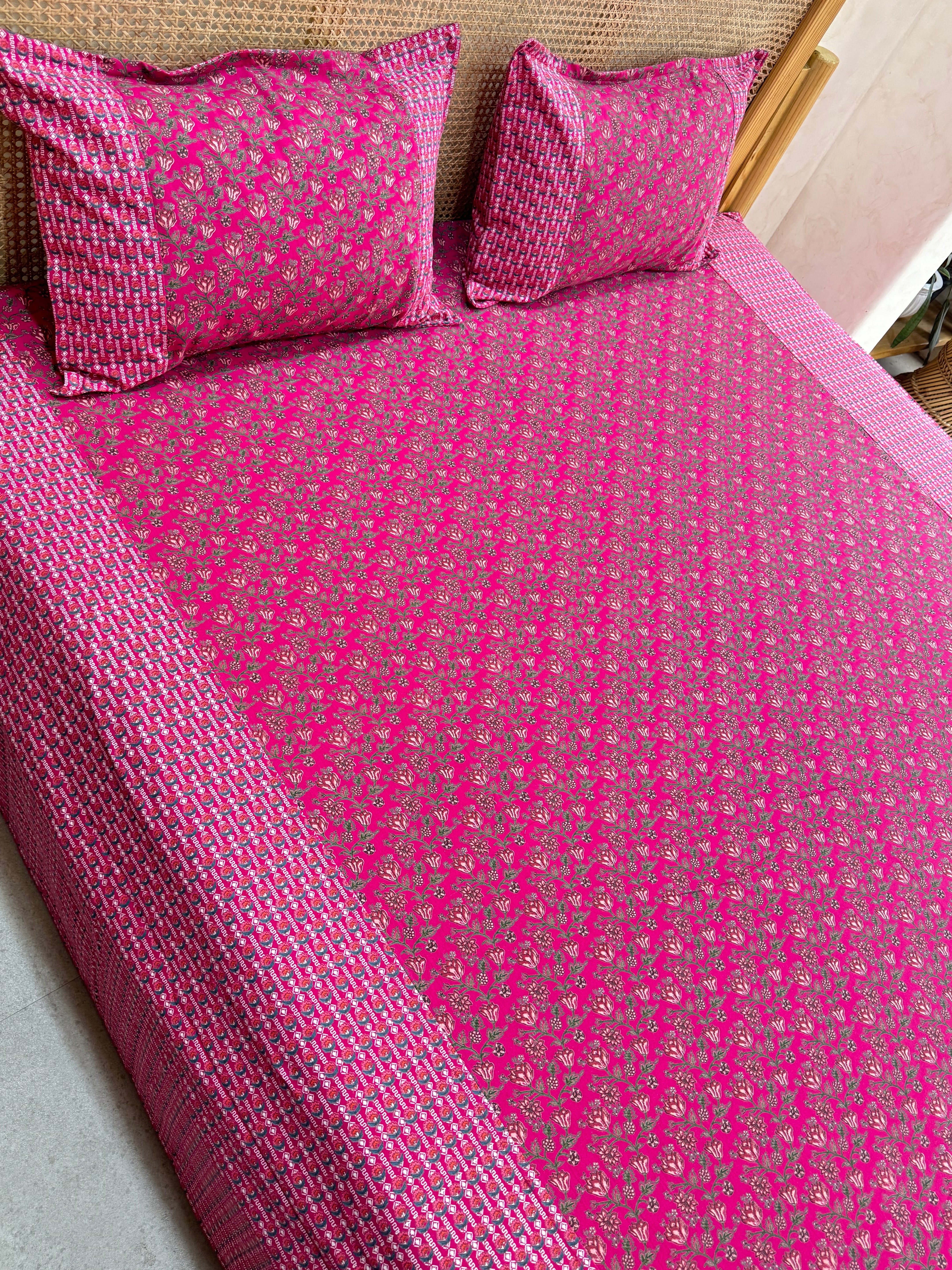 KANAK BEDSHEET WITH TWO PILLOW CASES