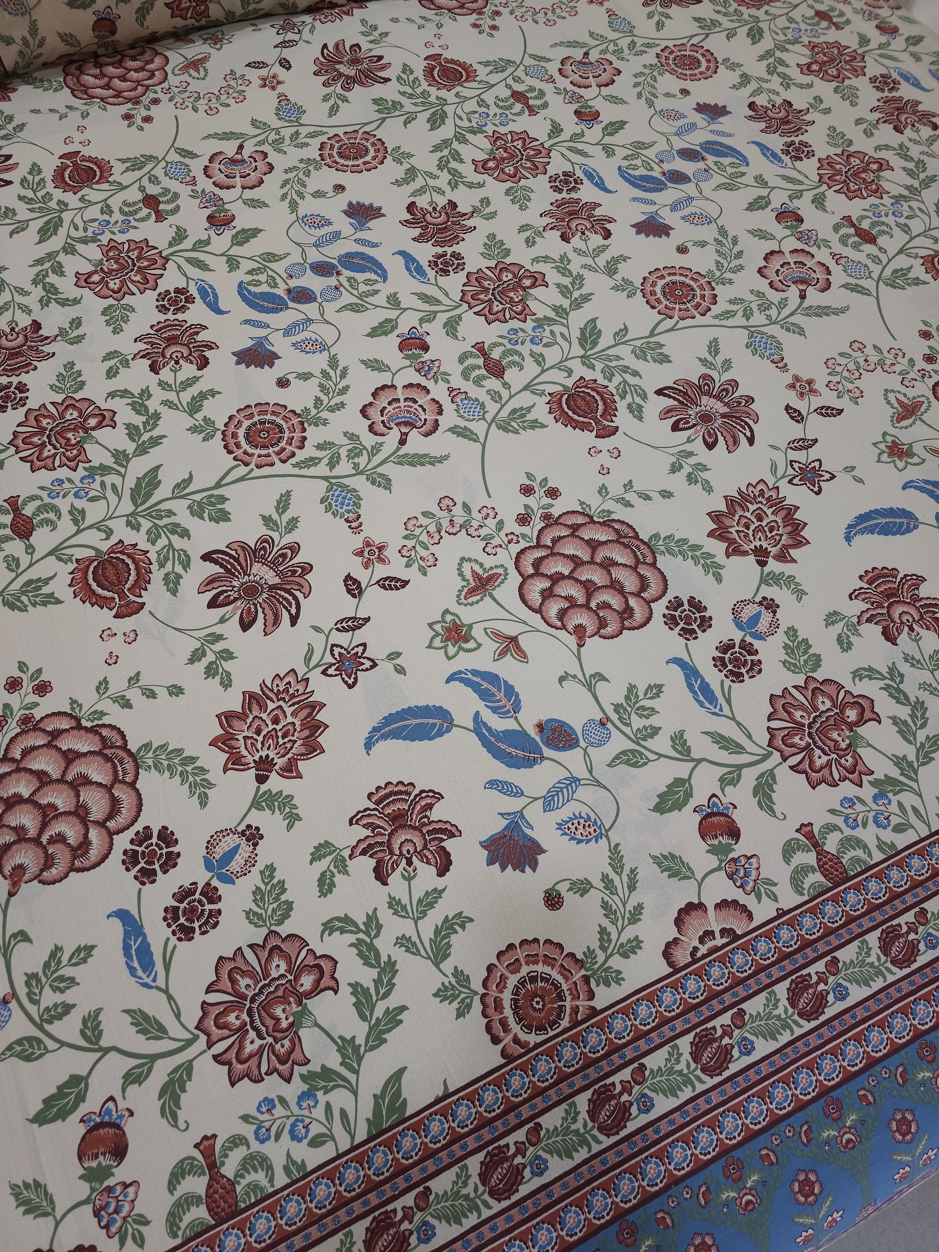 RANGREZ BEDSHEET WITH TWO REVERSIBLE PILLOW COVERS