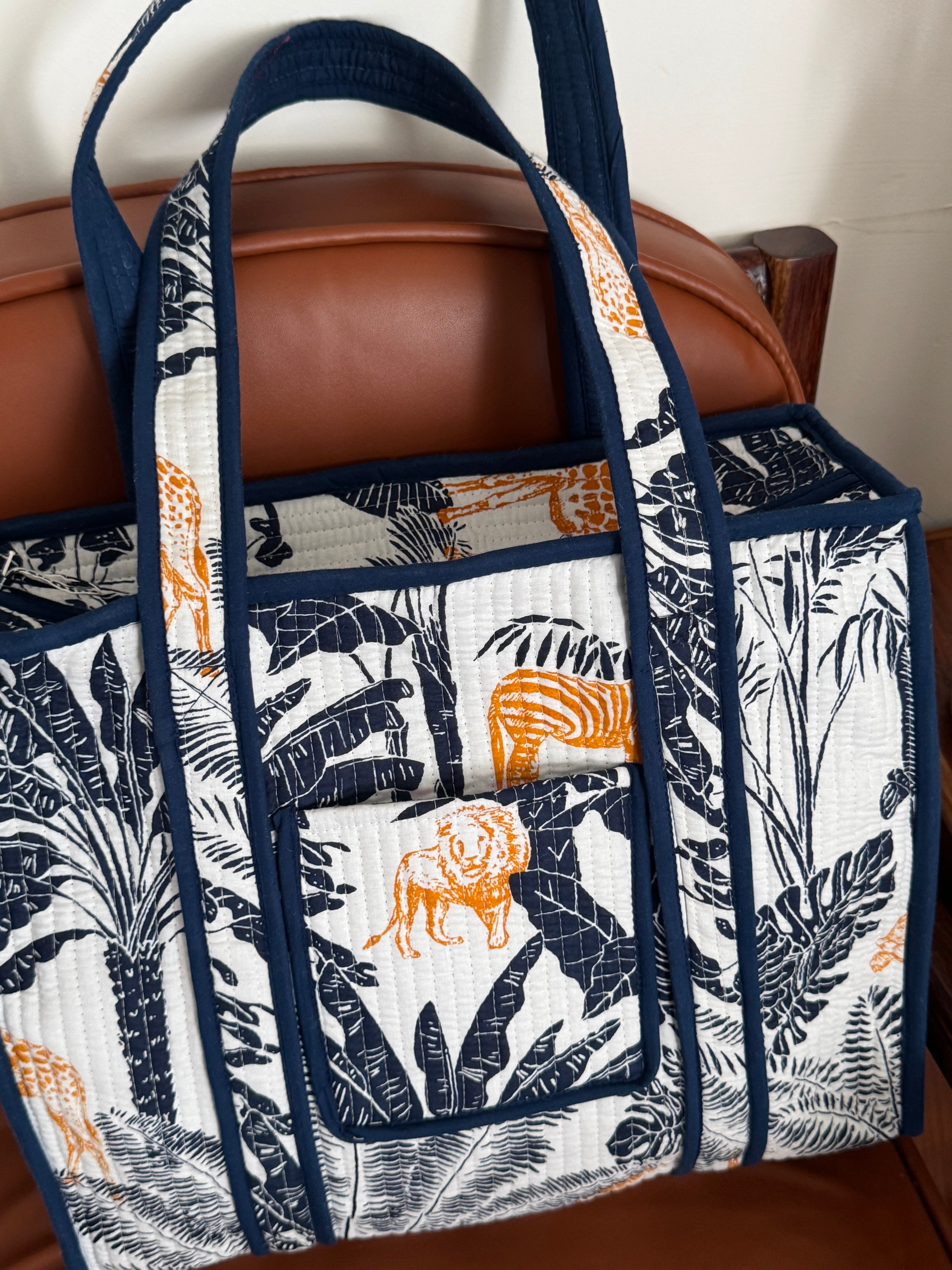 MEDIUM TOTE BAG WITH THREE POCKETS