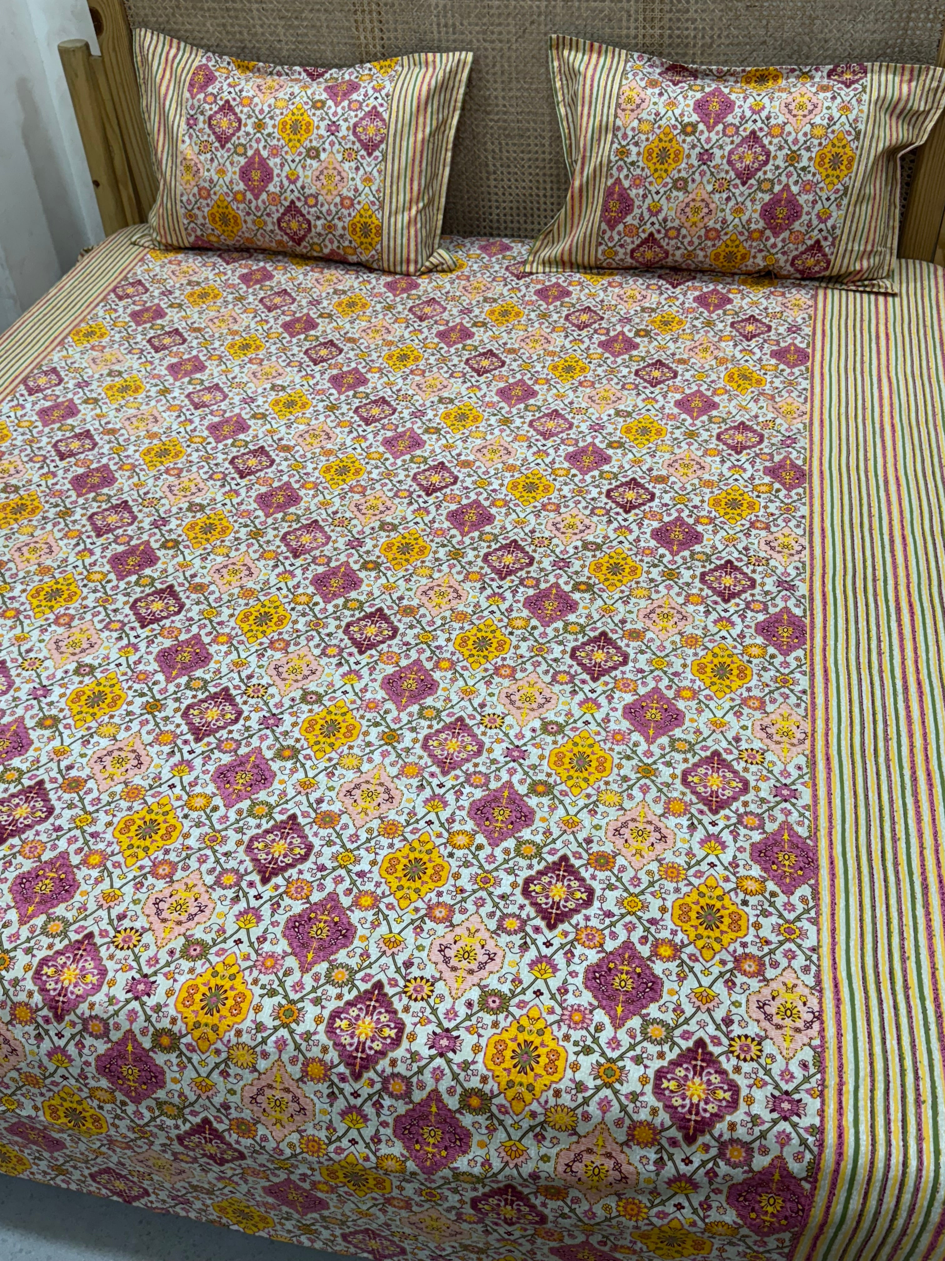 KANAK BEDSHEET WITH TWO PILLOW CASES