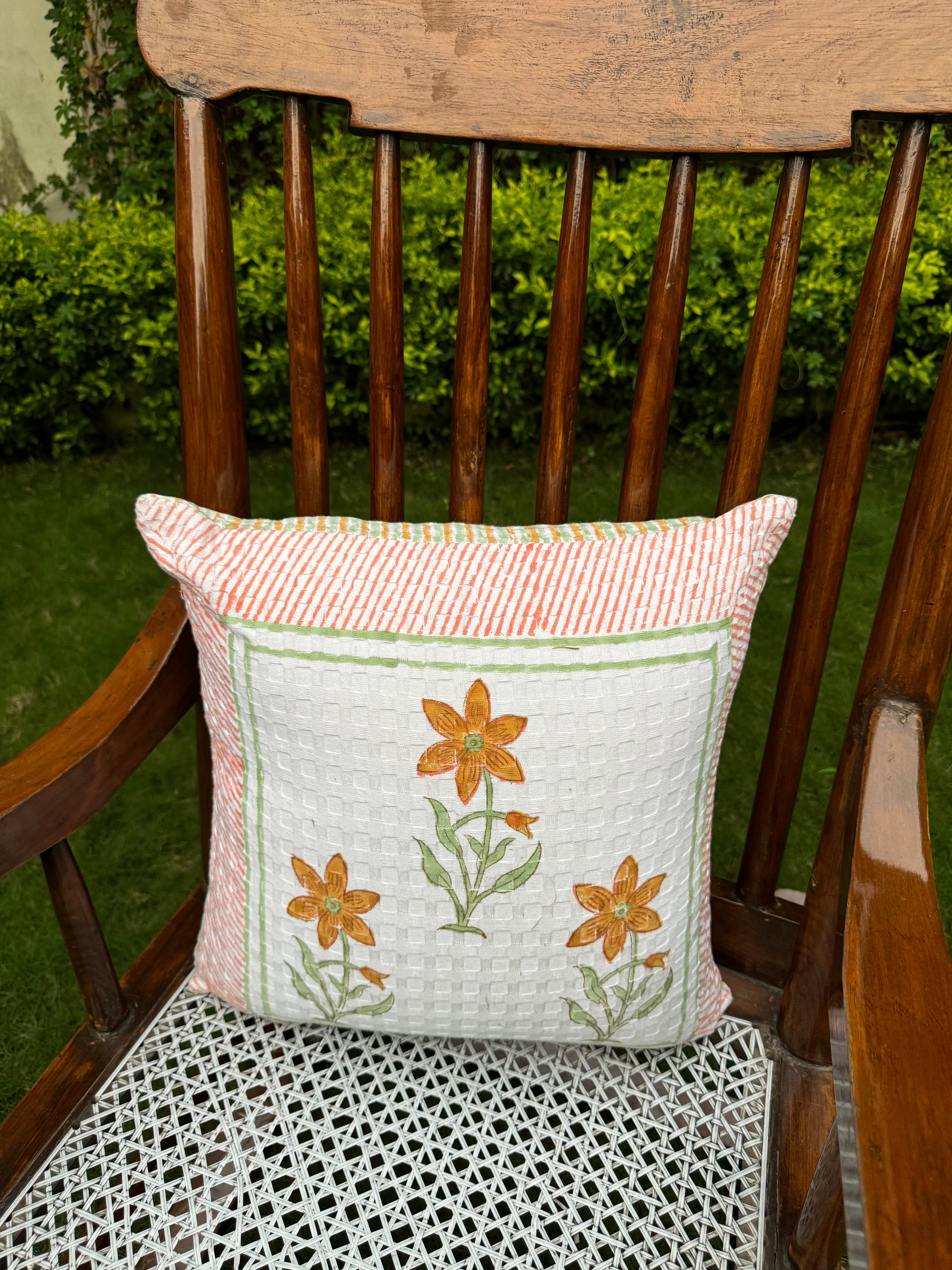 A PAIR OF HANDBLOCK PRINTED 16*16 INCHES CUSHION COVER