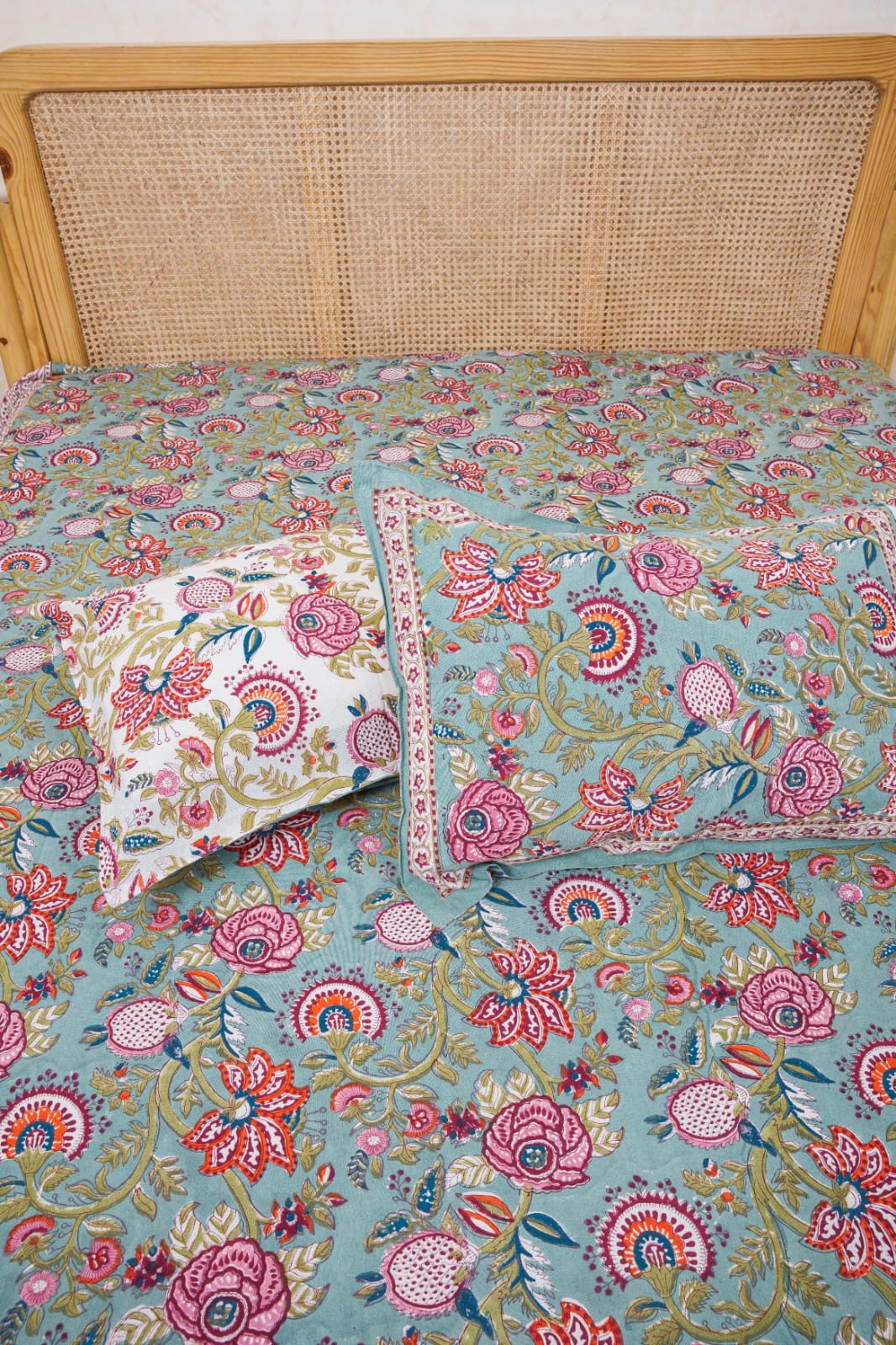 FESTIVE HANDBLOCK PRINTED BEDSHEET WITH 2 REVERSIBLE PILLOW COVERS