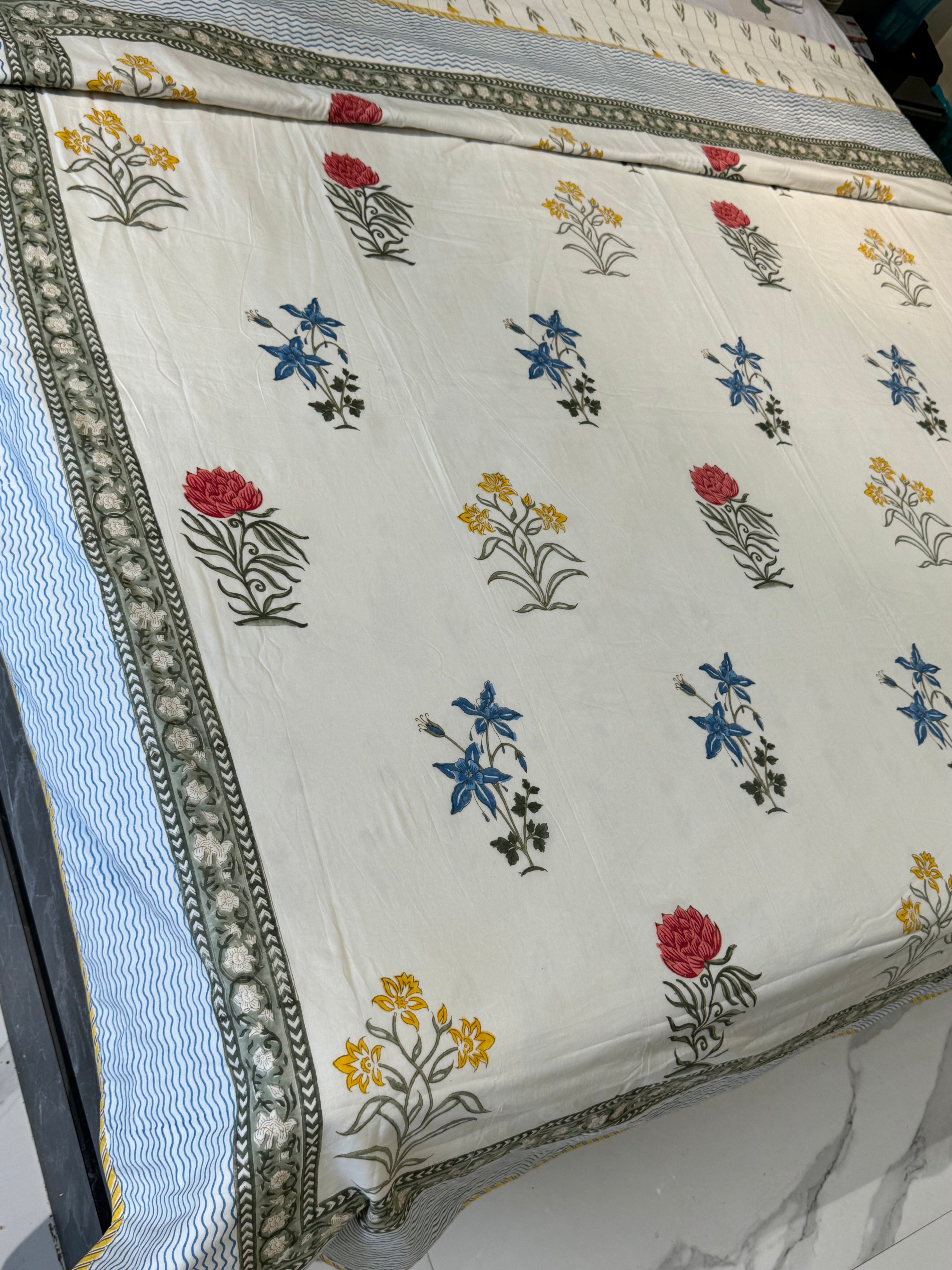 MULTI COLOR CRÈME BASE HANDBLOCK PRINTED REVERSIBLE MULMUL DOHAR