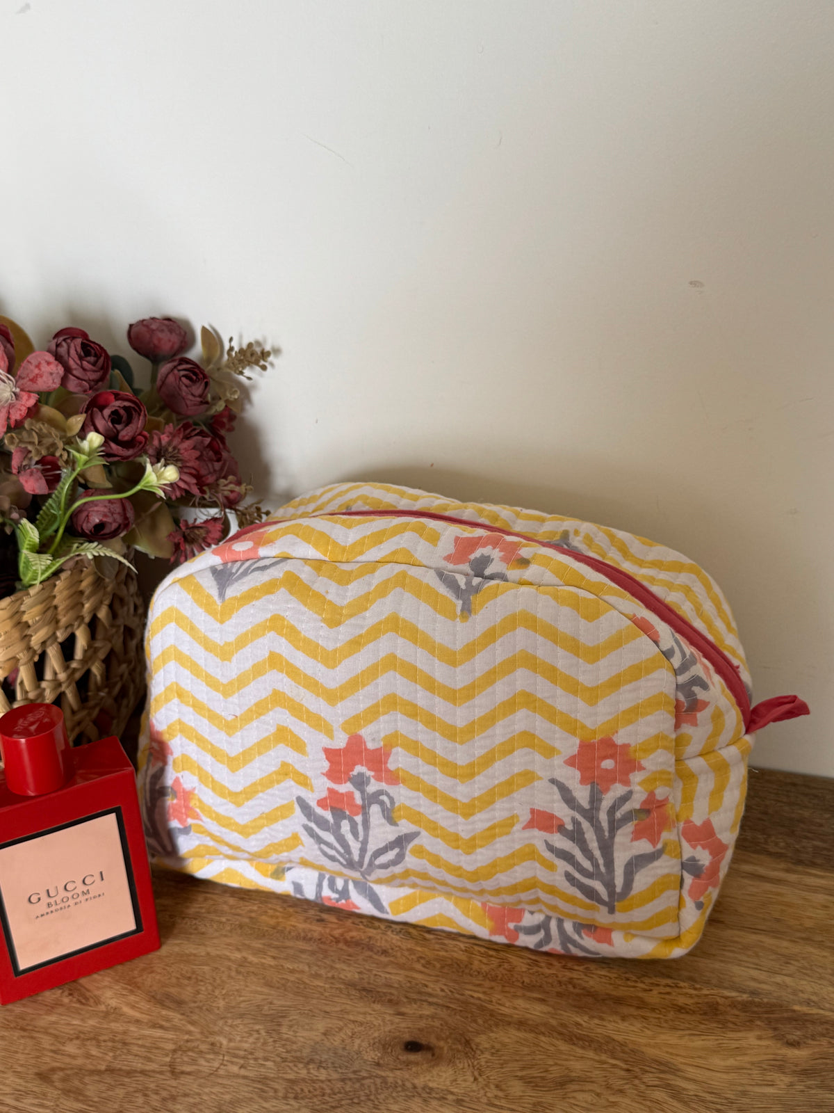 TOILETRY BAG WITH METAL ZIP