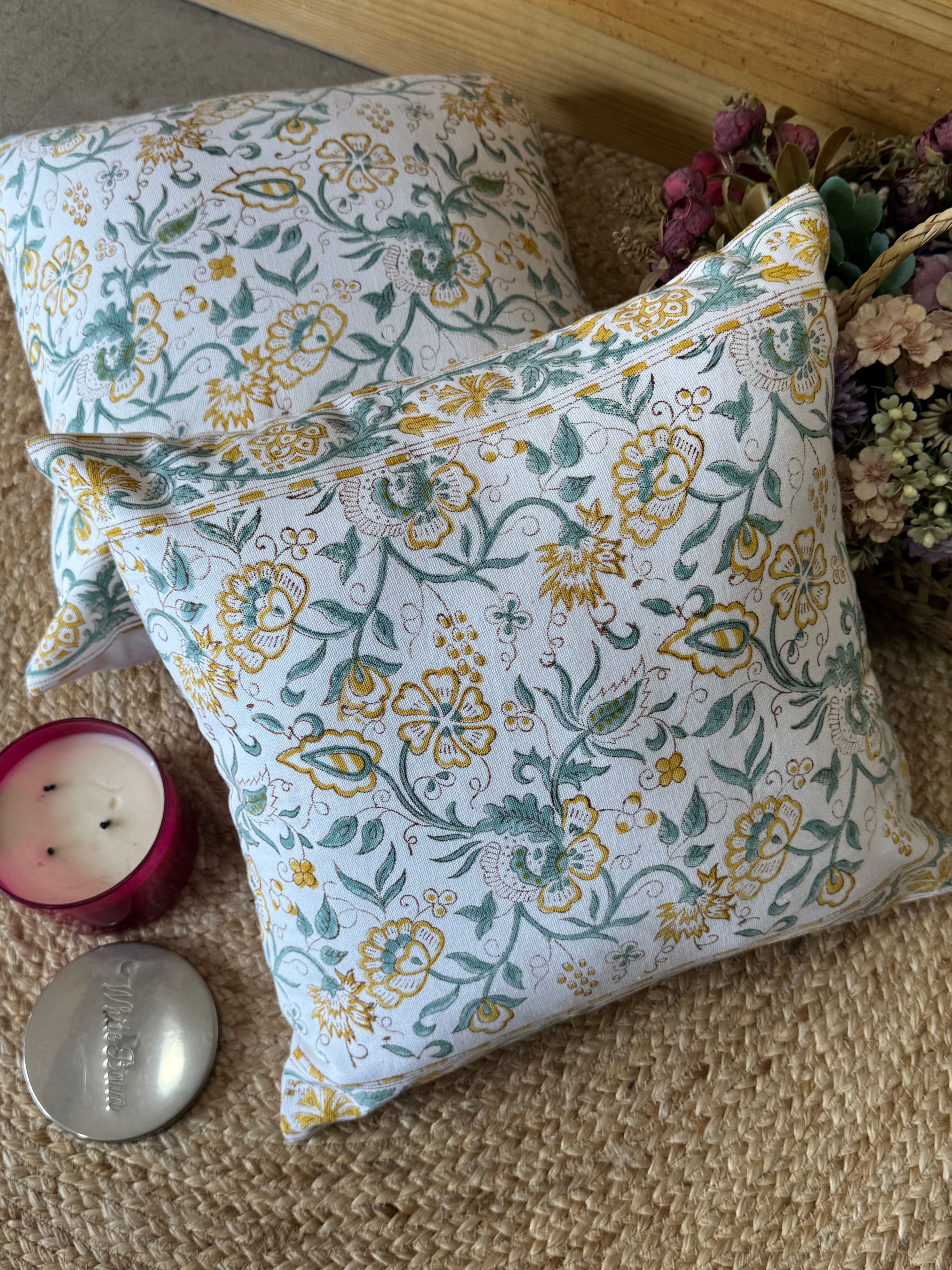 A PAIR OF HANDBLOCK PRINTED 16*16 INCHES CUSHION COVER