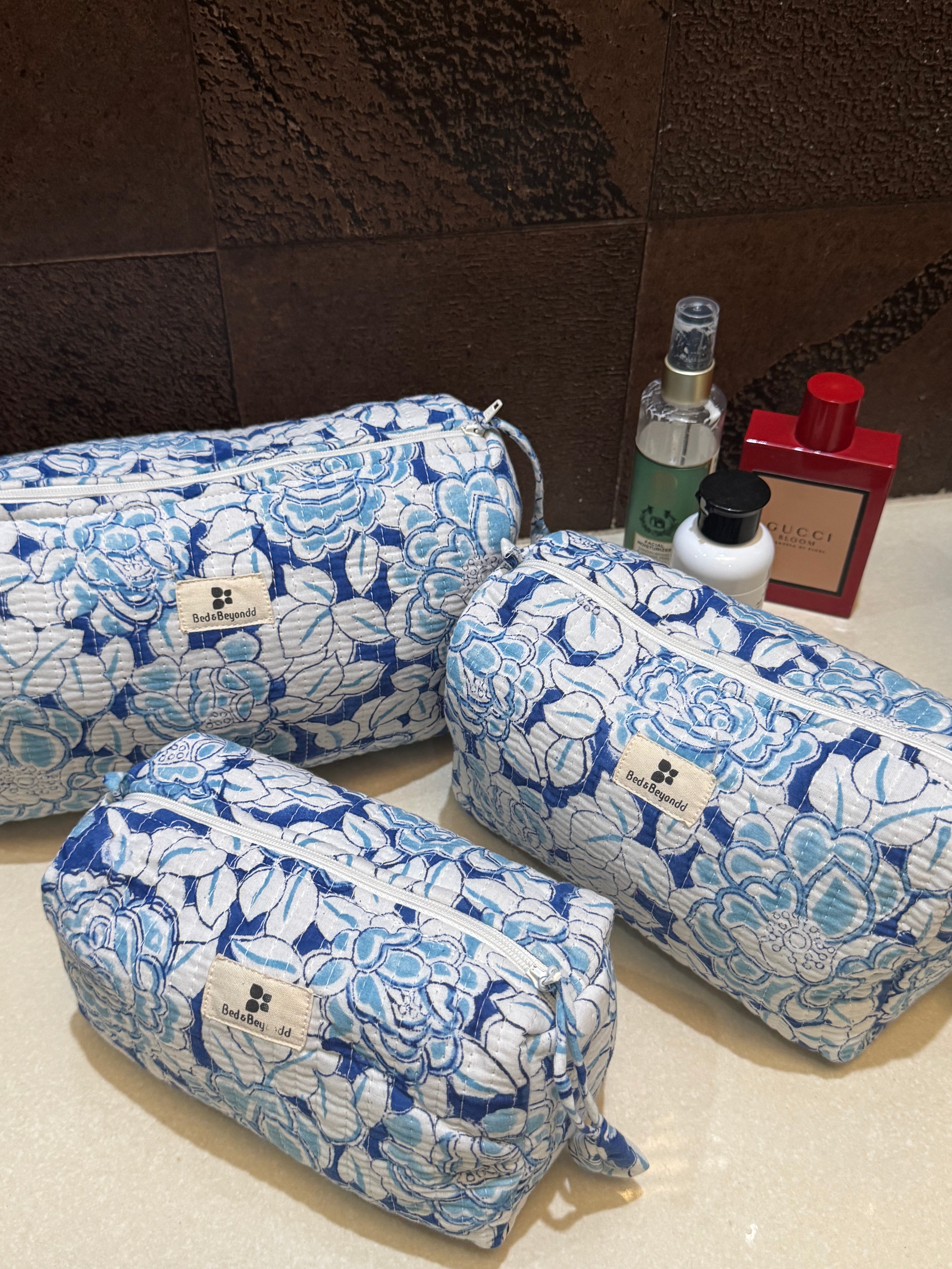 SET OF THREE MULTI PURPOSE TOILETRY BAGS