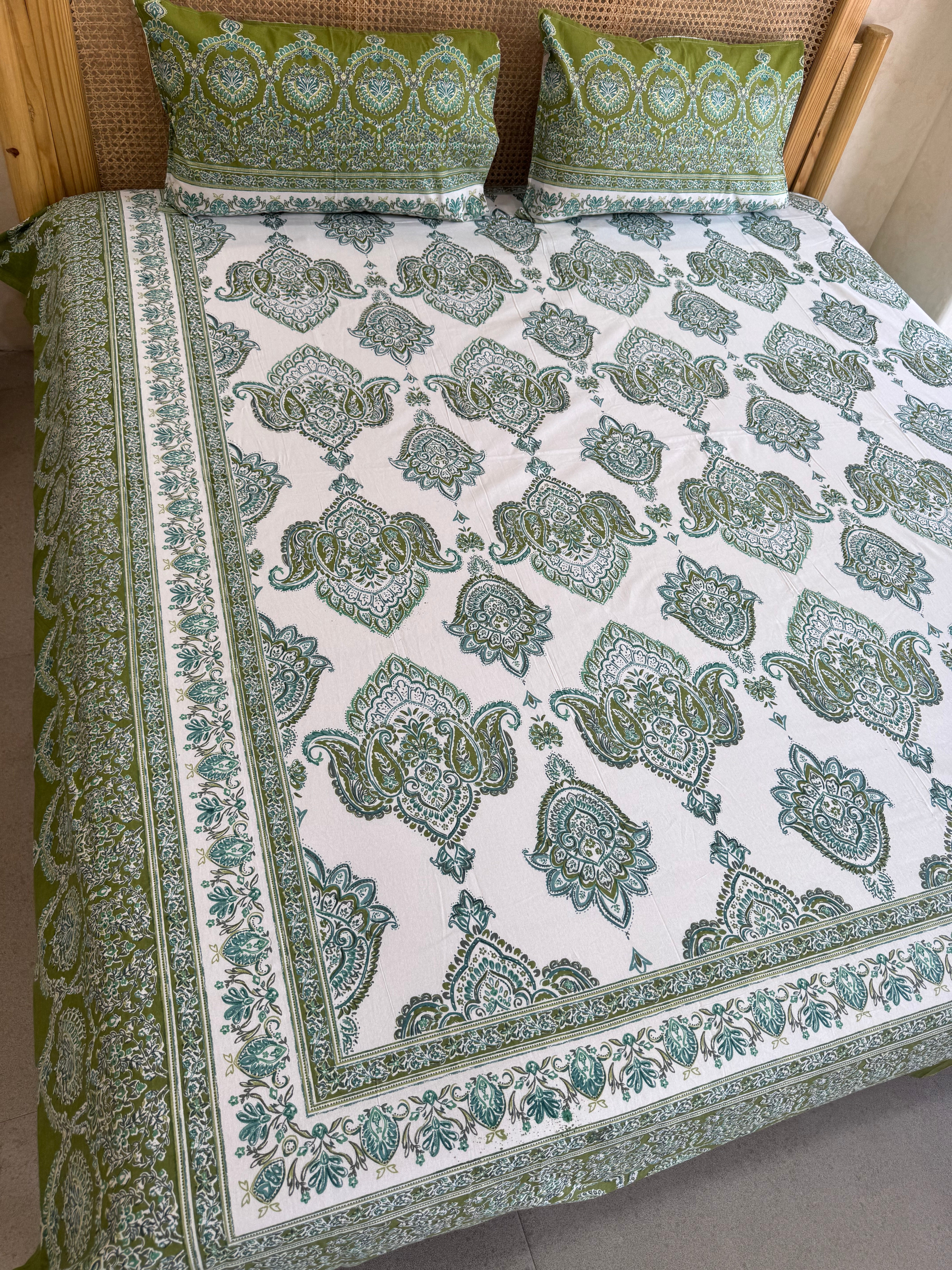 SHALIMAR BEDSHEET WITH TWO REVERSIBLE PILLOW COVERS