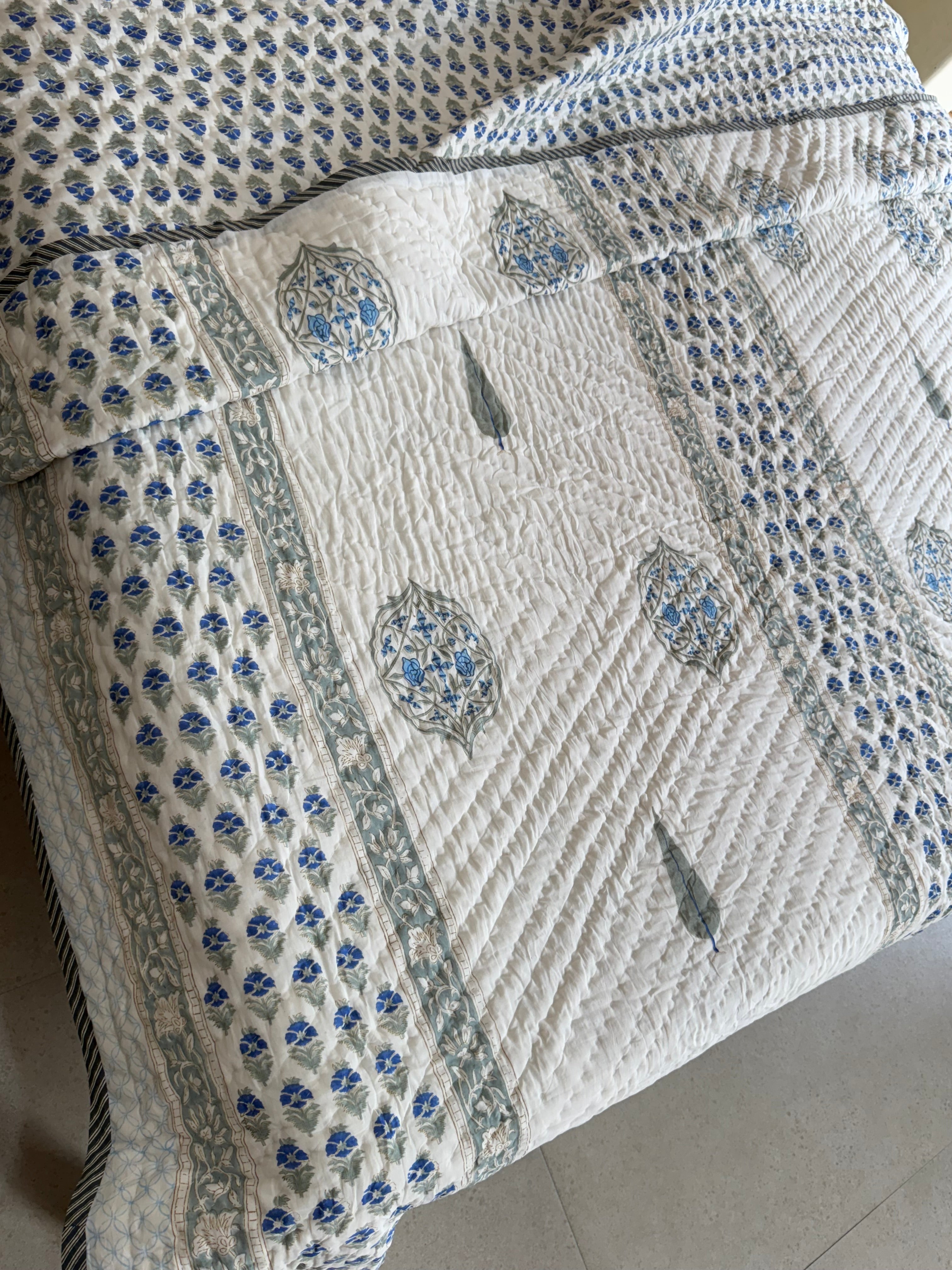 HAND BLOCK PRINTED REVERSIBLE QUILT (DOUBLE BED)