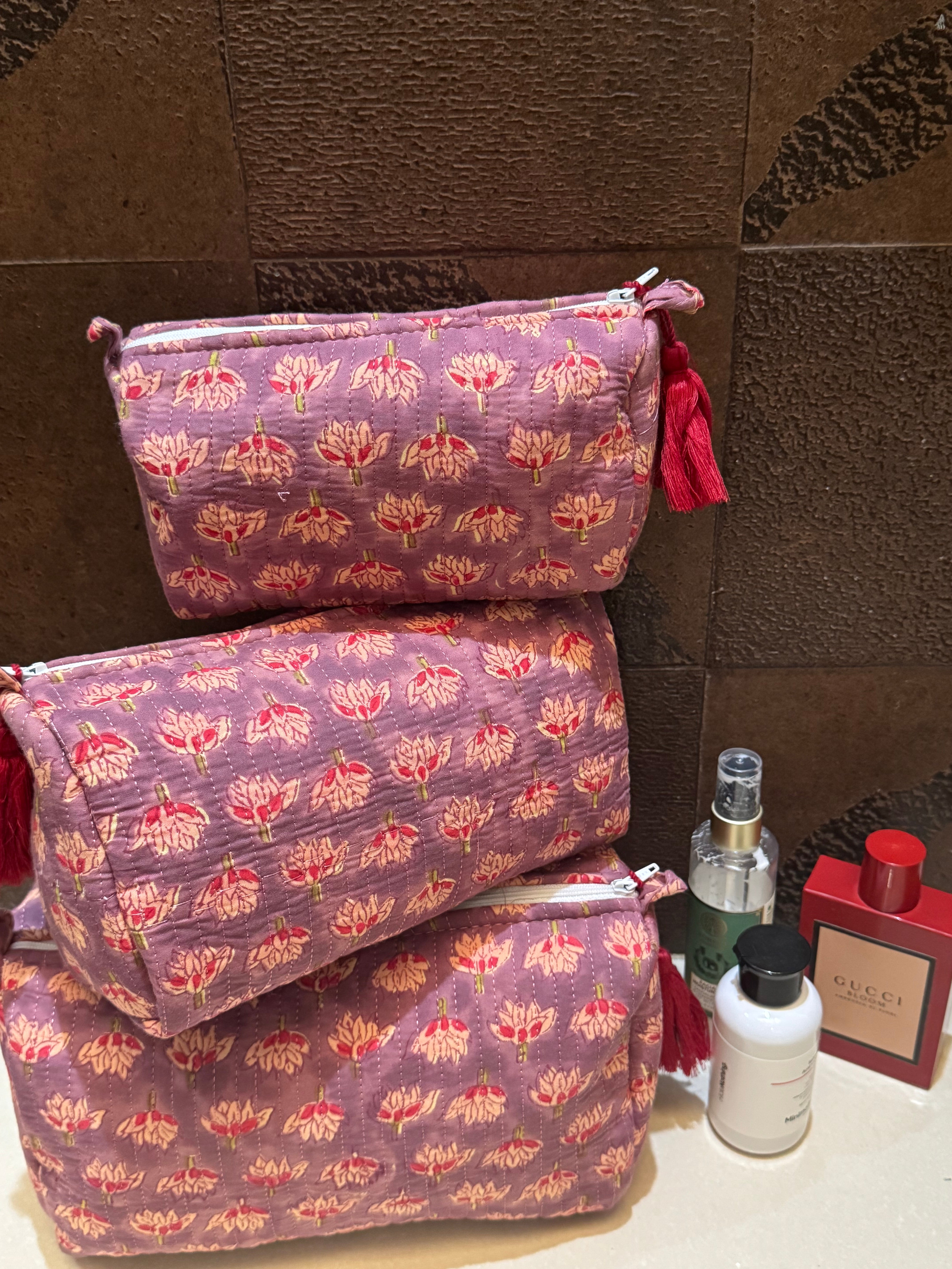SET OF THREE MULTI PURPOSE TOILETRY BAGS