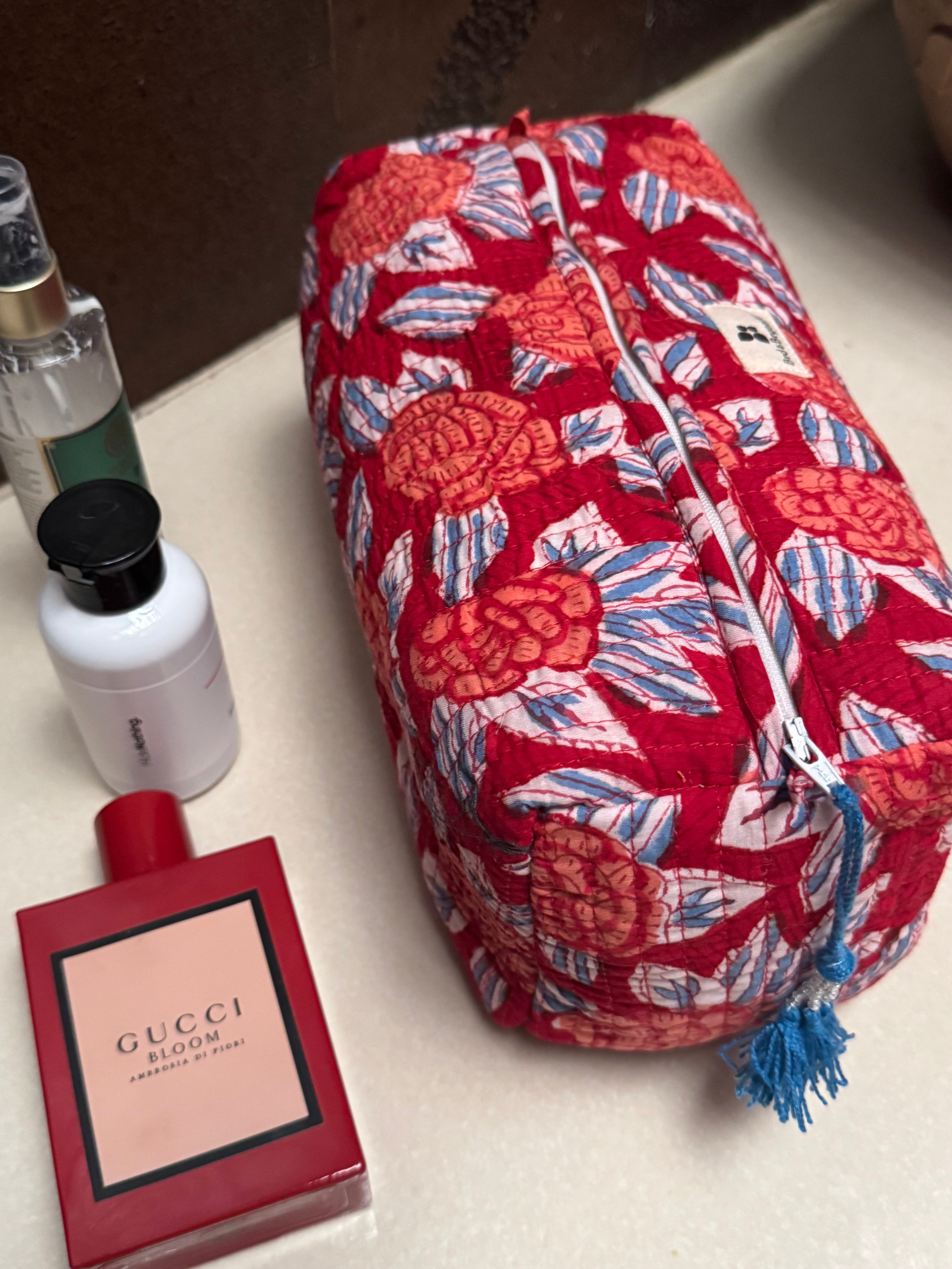 MULTI PURPOSE TOILETRY BAG