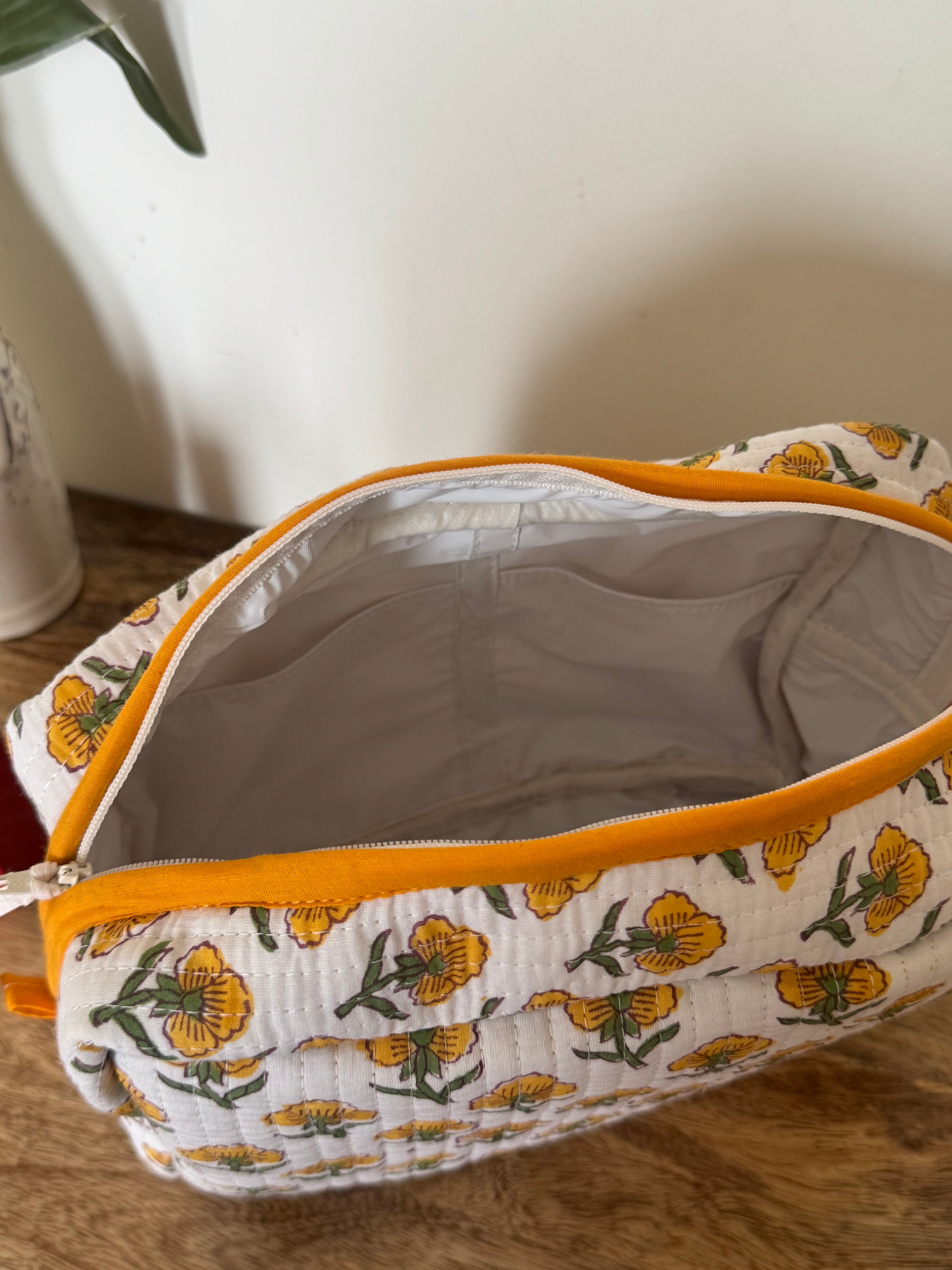 MULTI PURPOSE TOILETRY BAG