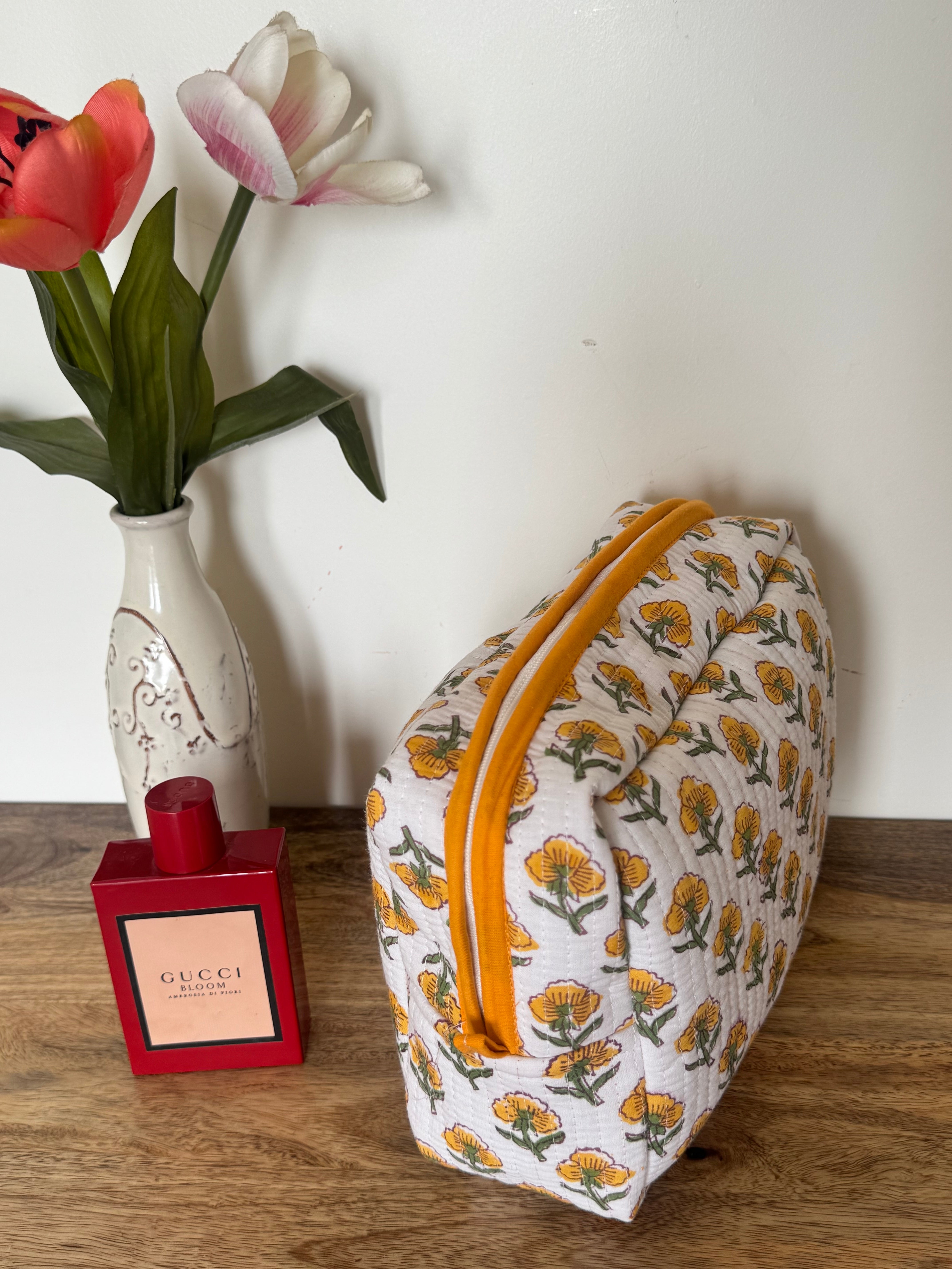 MULTI PURPOSE TOILETRY BAG