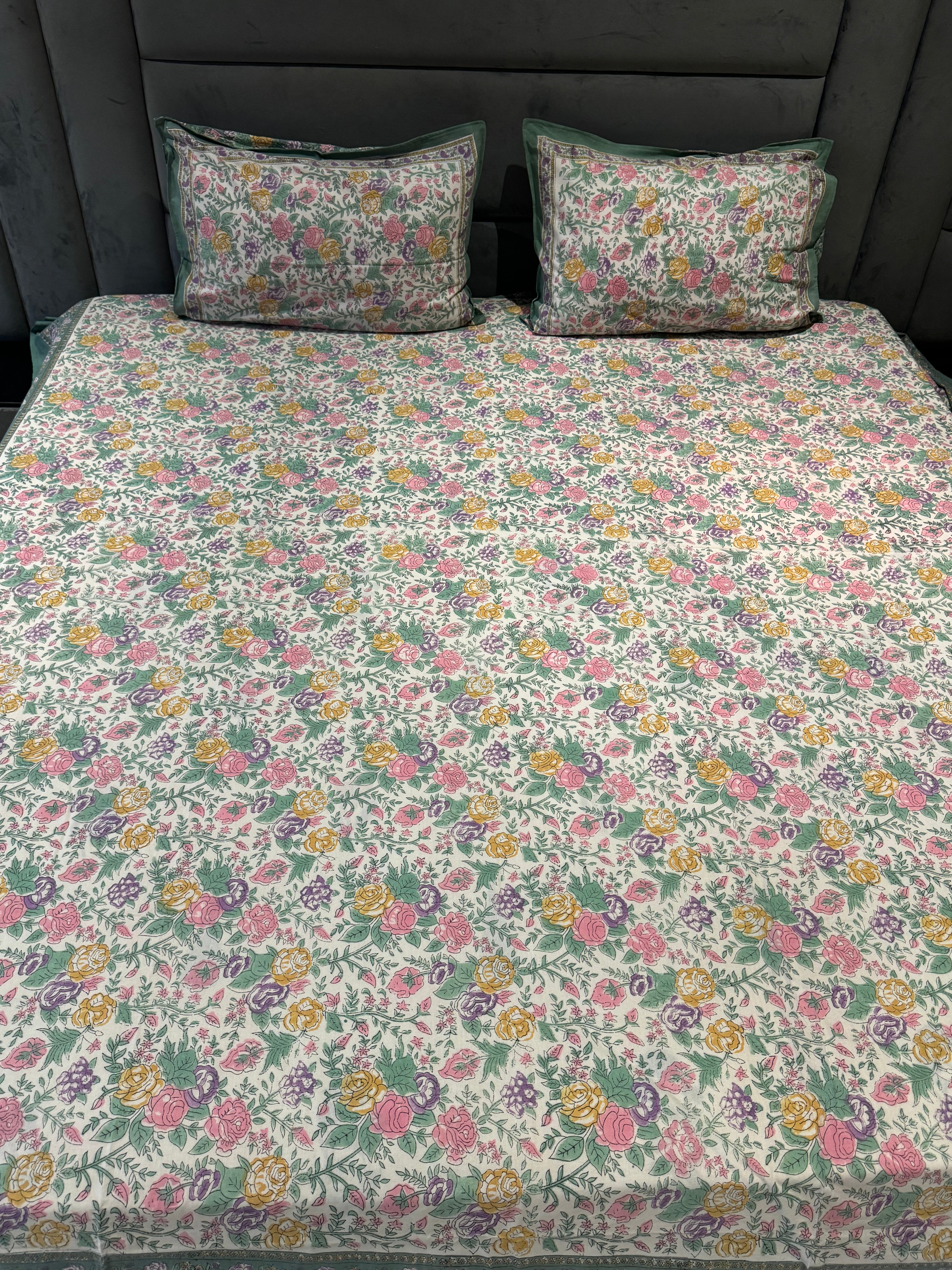 FESTIVE HANDBLOCK PRINTED BEDSHEET WITH 2 REVERSIBLE PILLOW COVERS