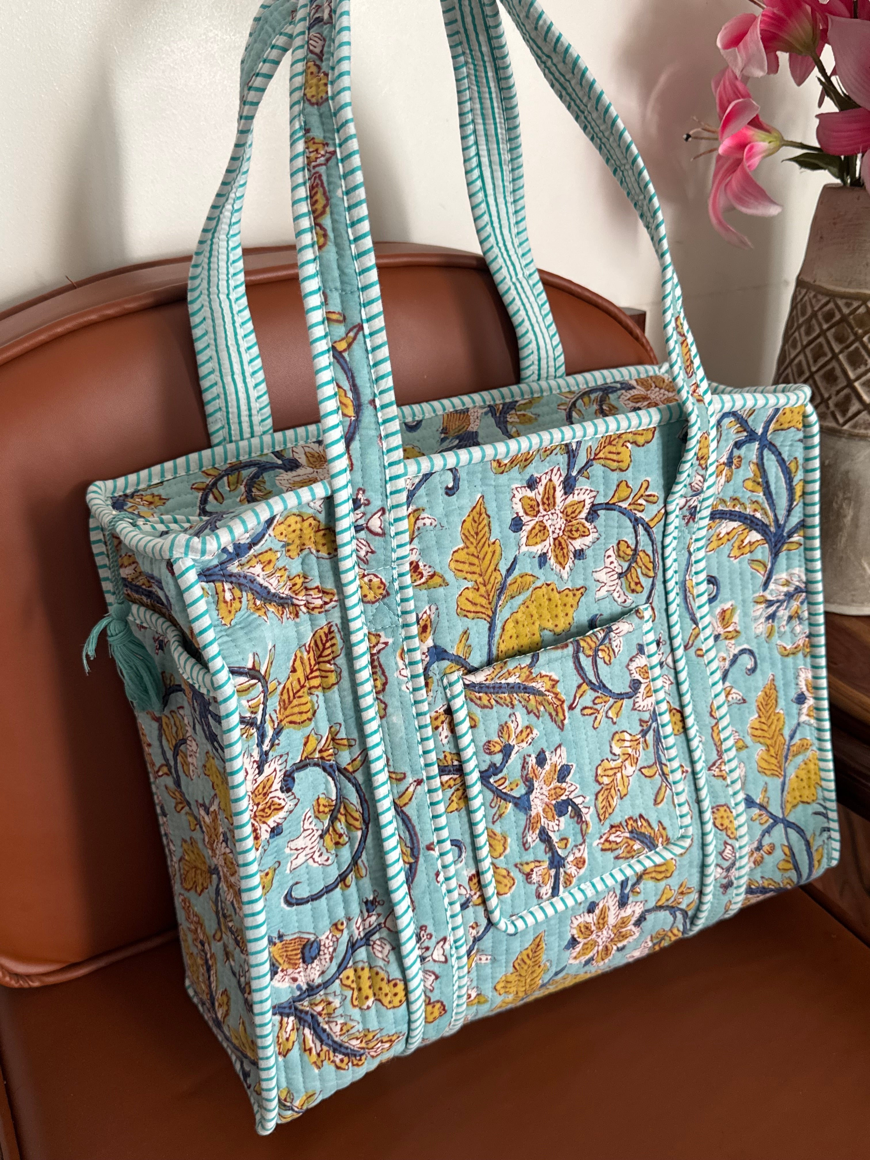 MEDIUM TOTE BAG WITH THREE POCKETS