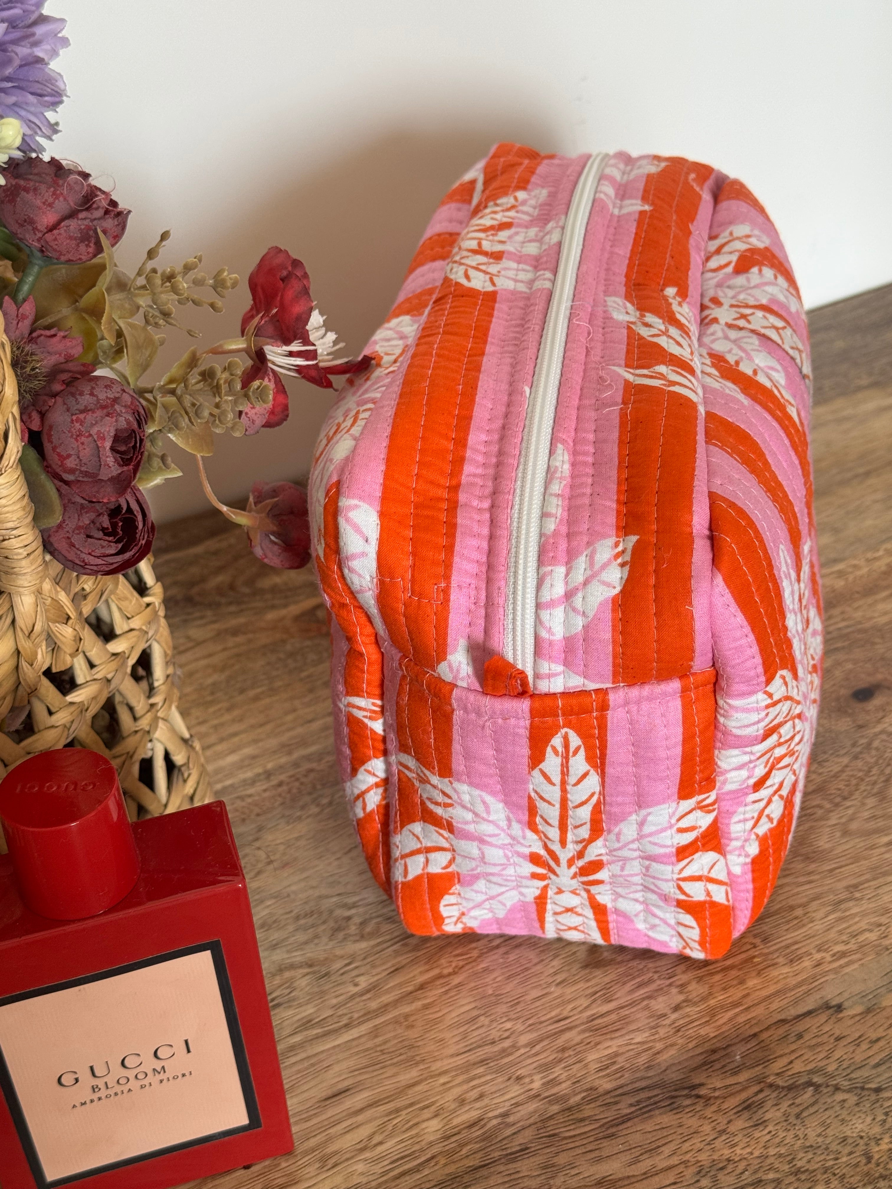 MULTI PURPOSE TOILETRY BAG