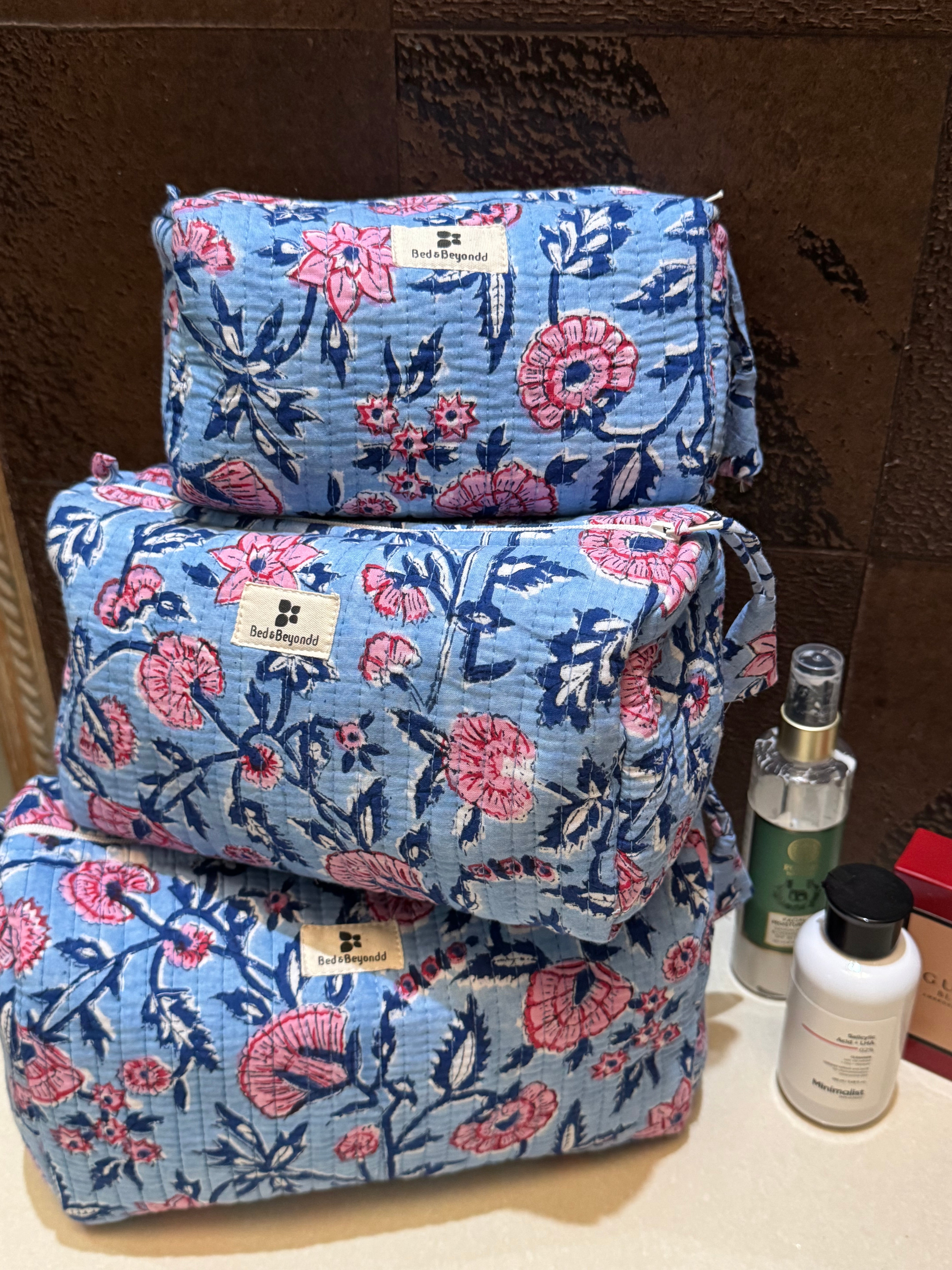 SET OF THREE MULTI PURPOSE TOILETRY BAGS