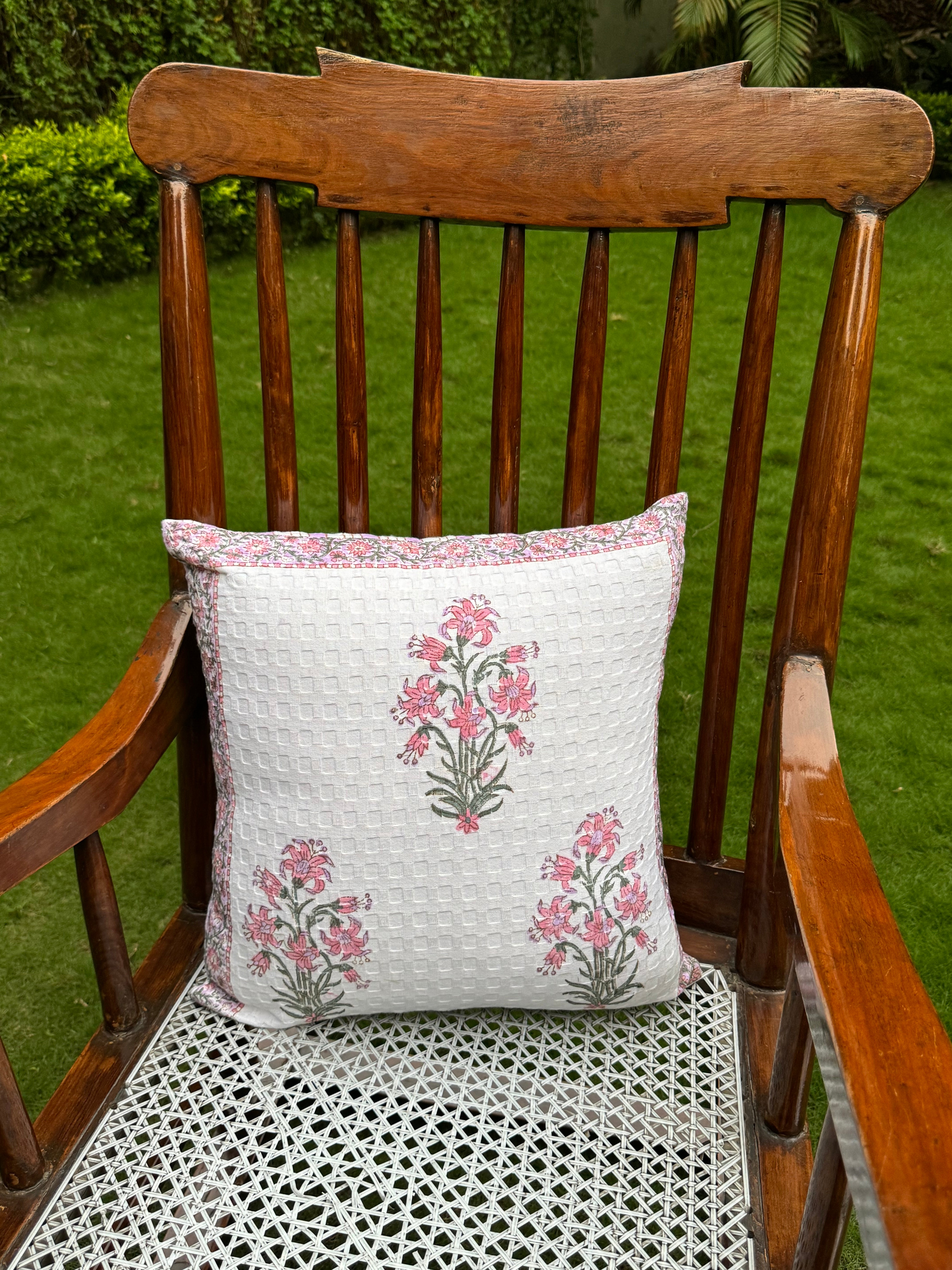 A PAIR OF HANDBLOCK PRINTED 16*16 INCHES CUSHION COVER