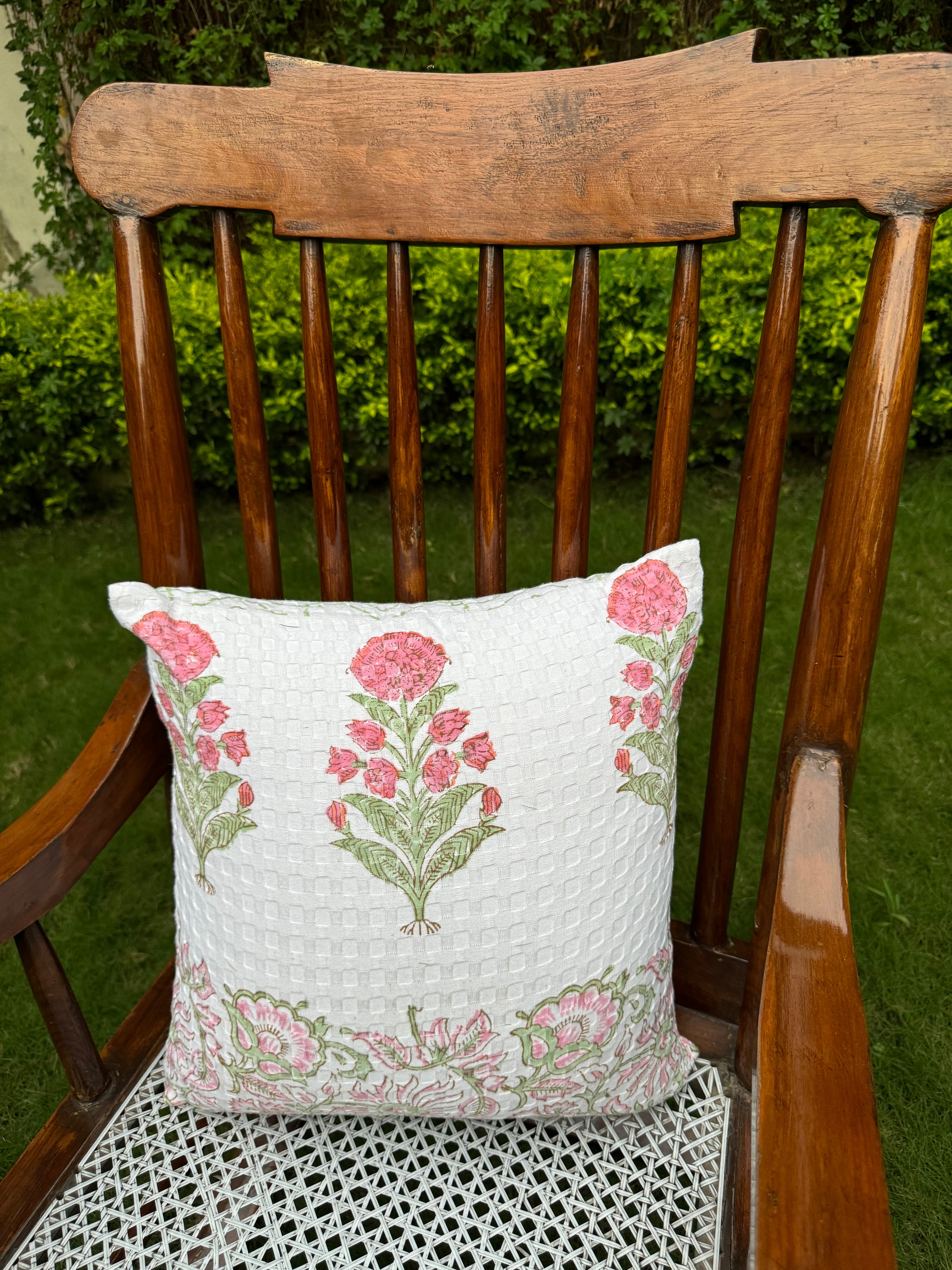 A PAIR OF HANDBLOCK PRINTED 16*16 INCHES CUSHION COVER