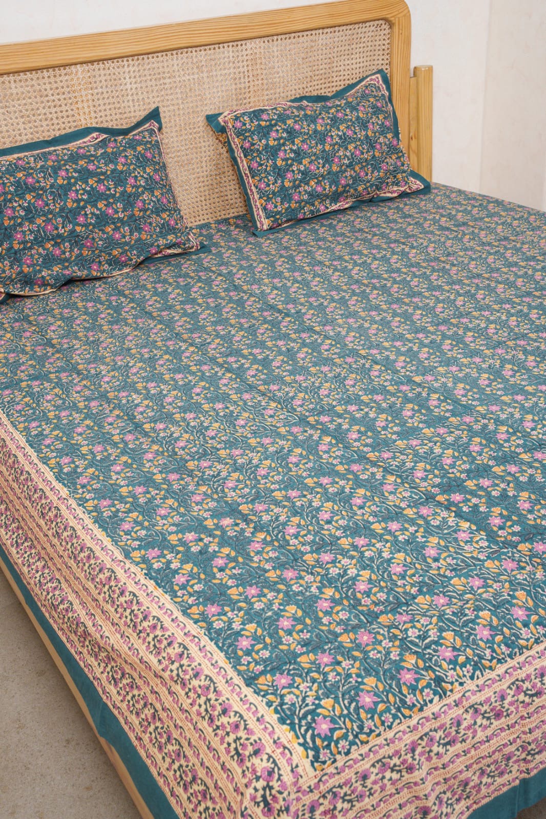 FESTIVE HANDBLOCK PRINTED BEDSHEET WITH 2 REVERSIBLE PILLOW COVERS