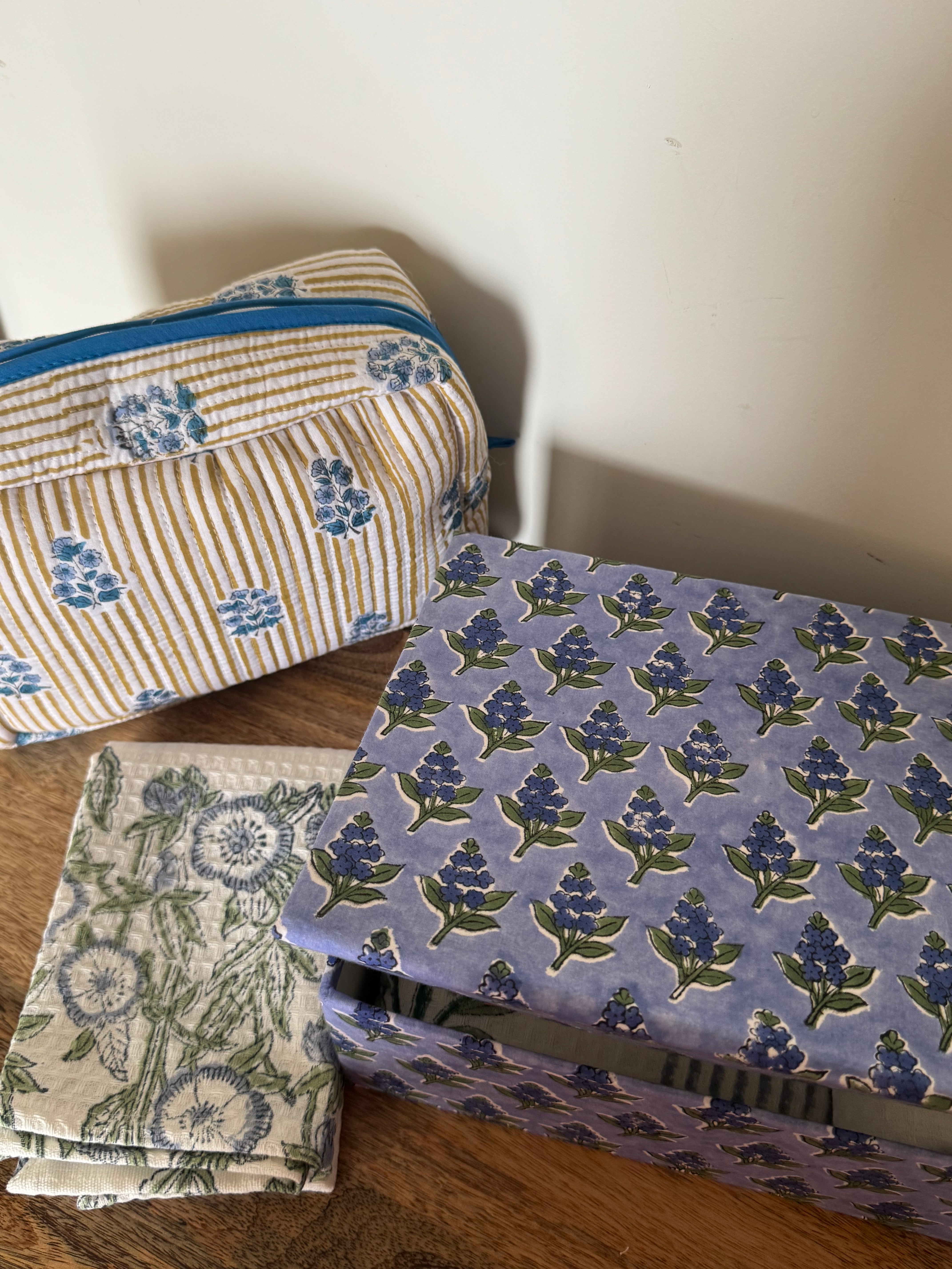 HANDBLOCK PRINTED GIFT BOX - BATH LINEN & TRAVEL POUCH