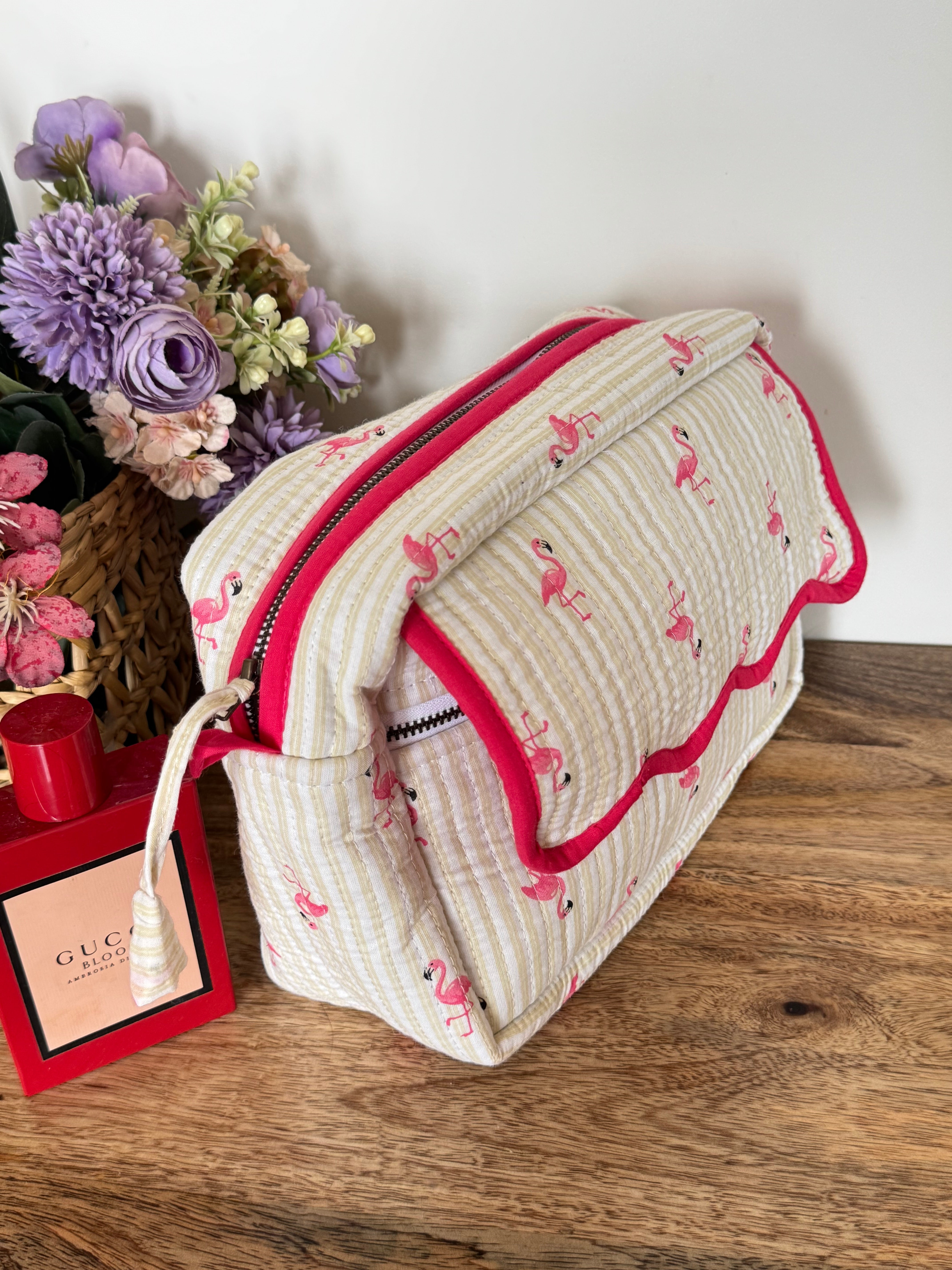 SCALLOP TOILETRY BAG