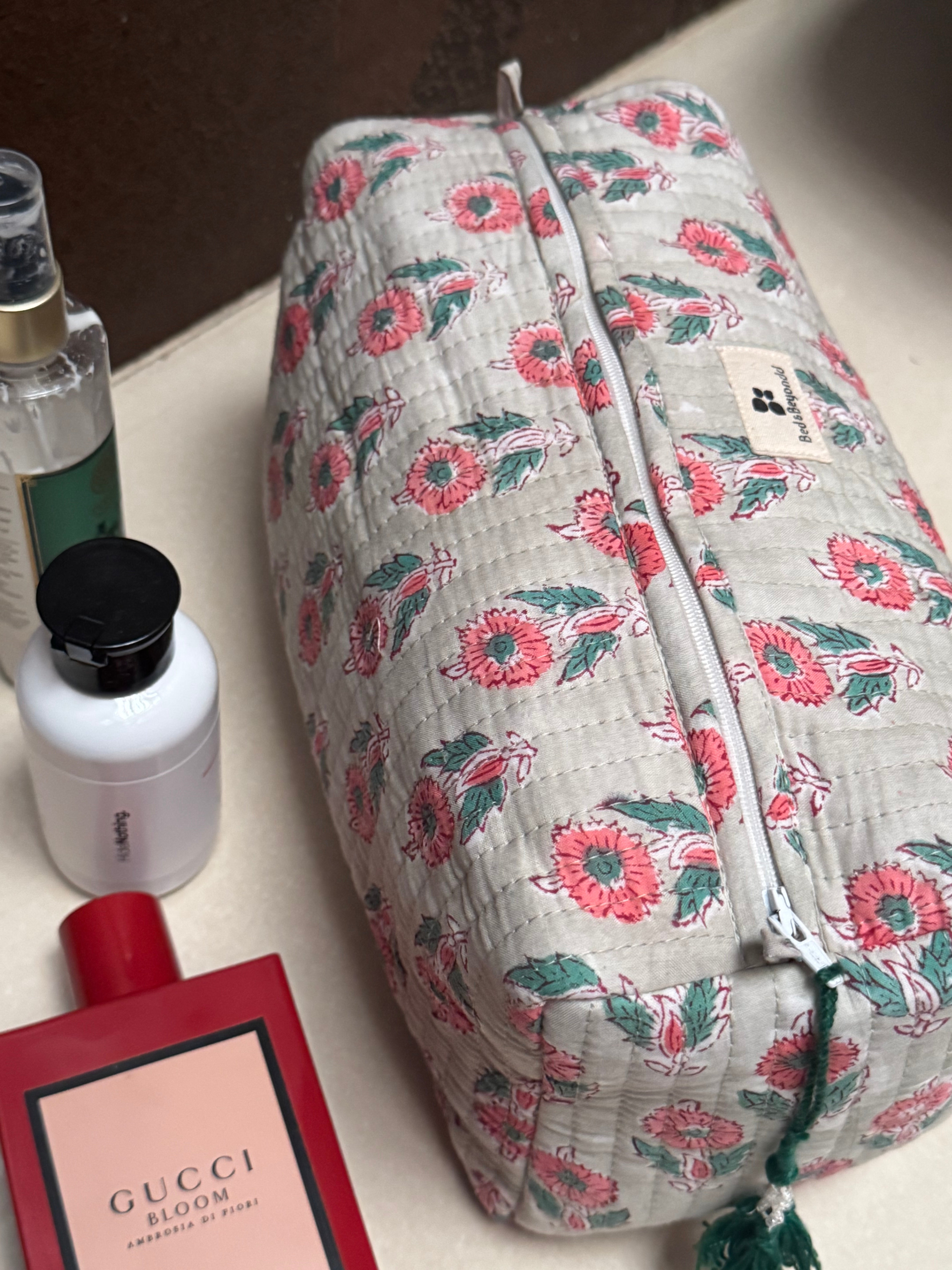 MULTI PURPOSE TOILETRY BAG