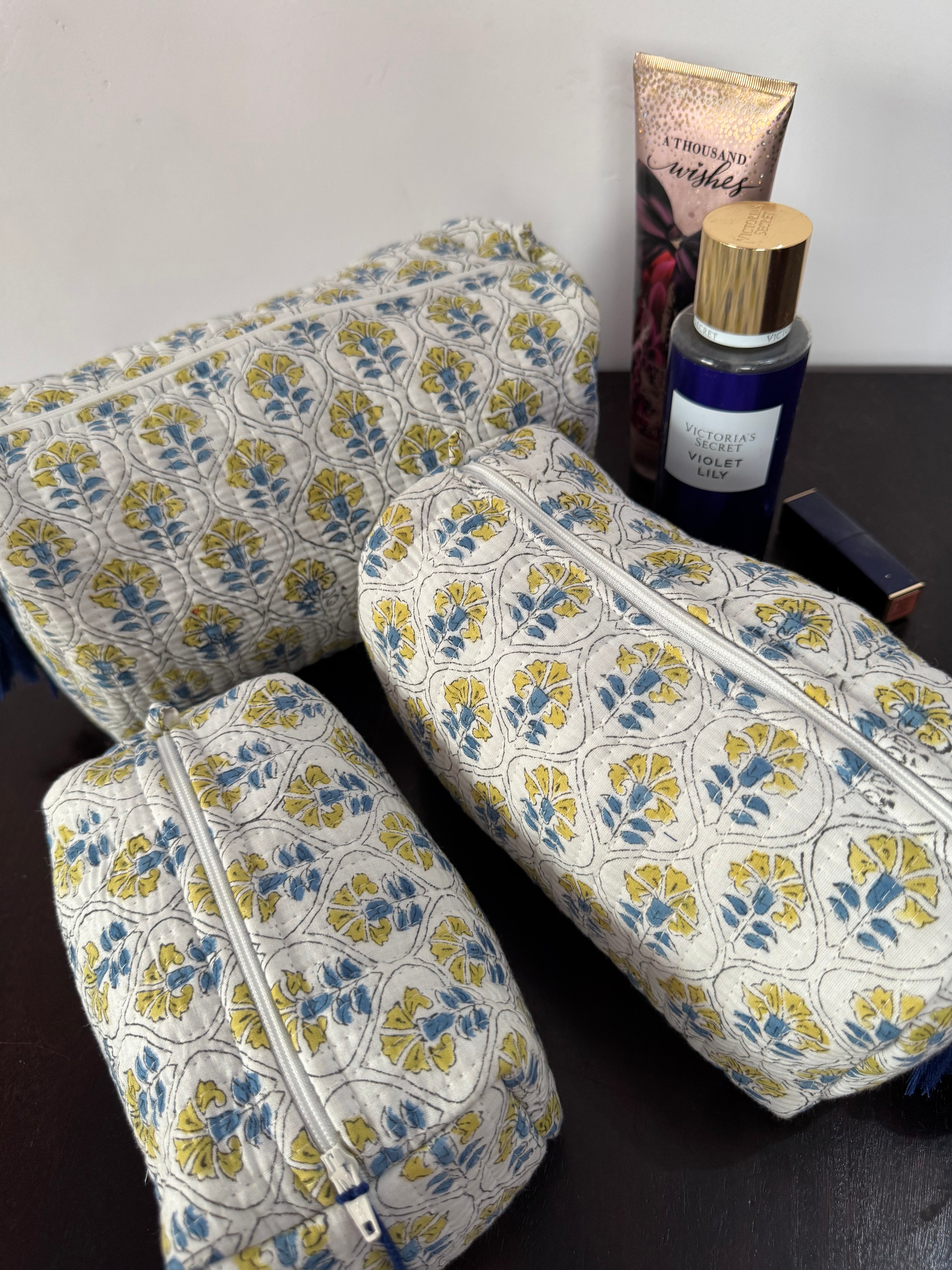 SET OF THREE MULTI PURPOSE TOILETRY BAGS