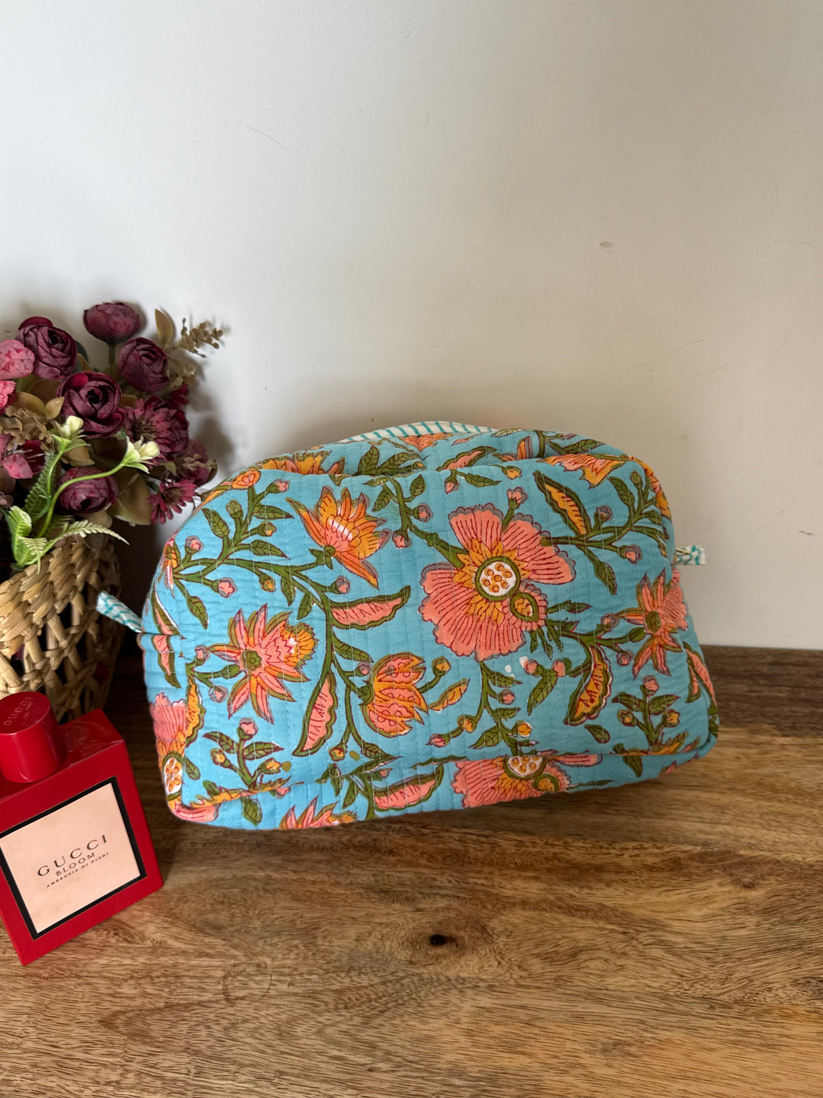 TOILETRY BAG WITH METAL ZIP