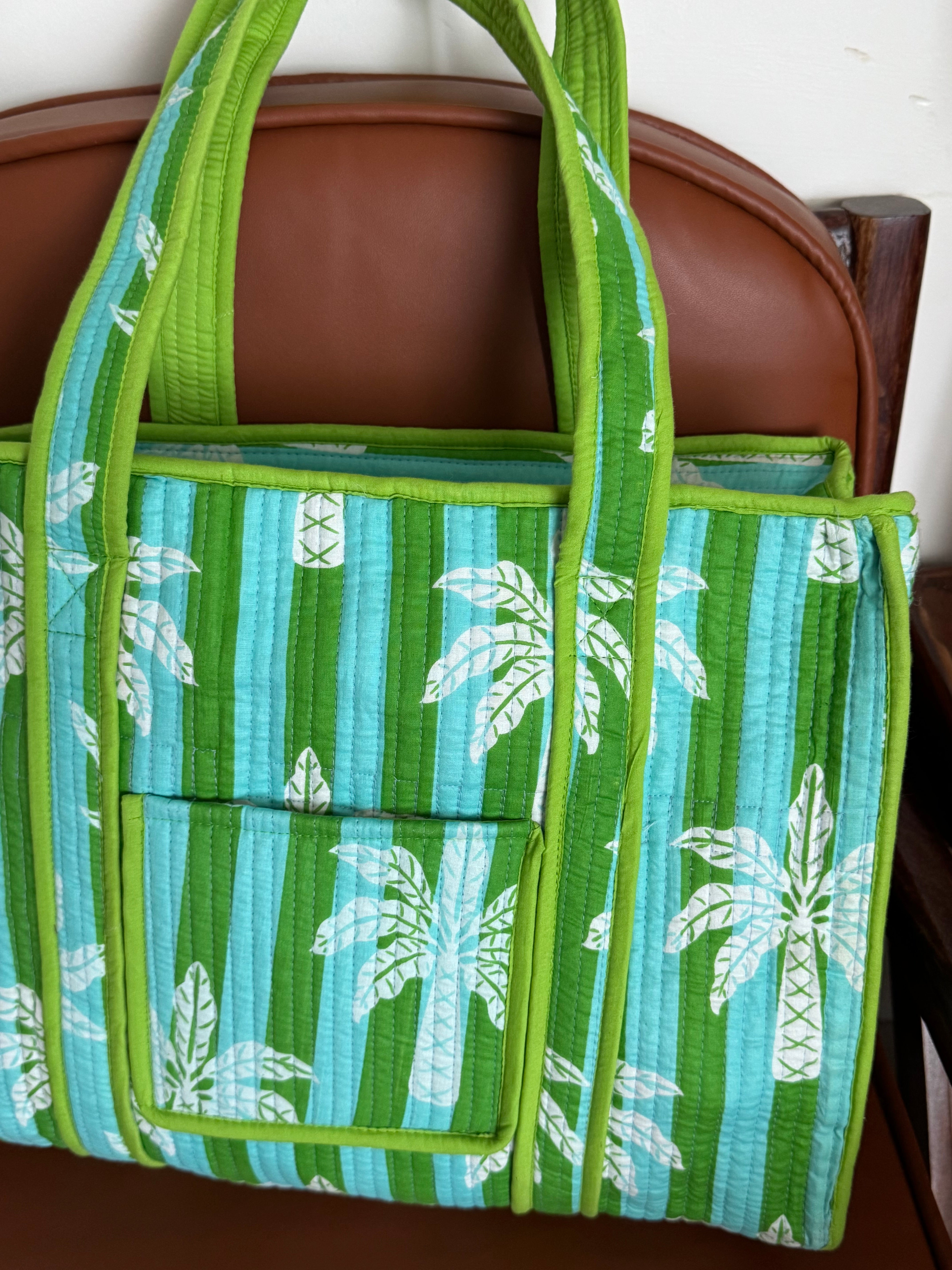 MEDIUM TOTE BAG WITH THREE POCKETS