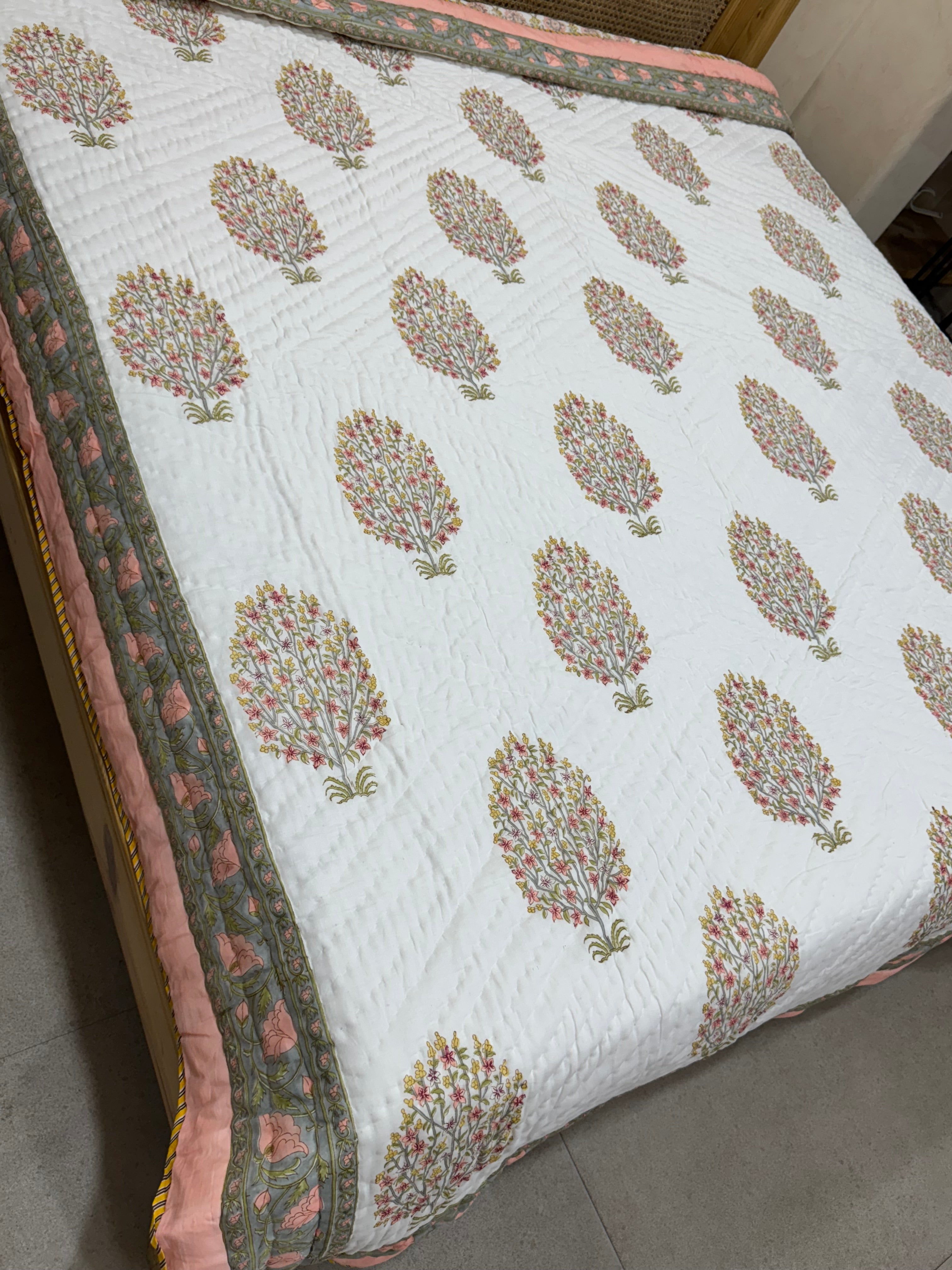 HAND BLOCK PRINTED REVERSIBLE QUILT (DOUBLE BED)
