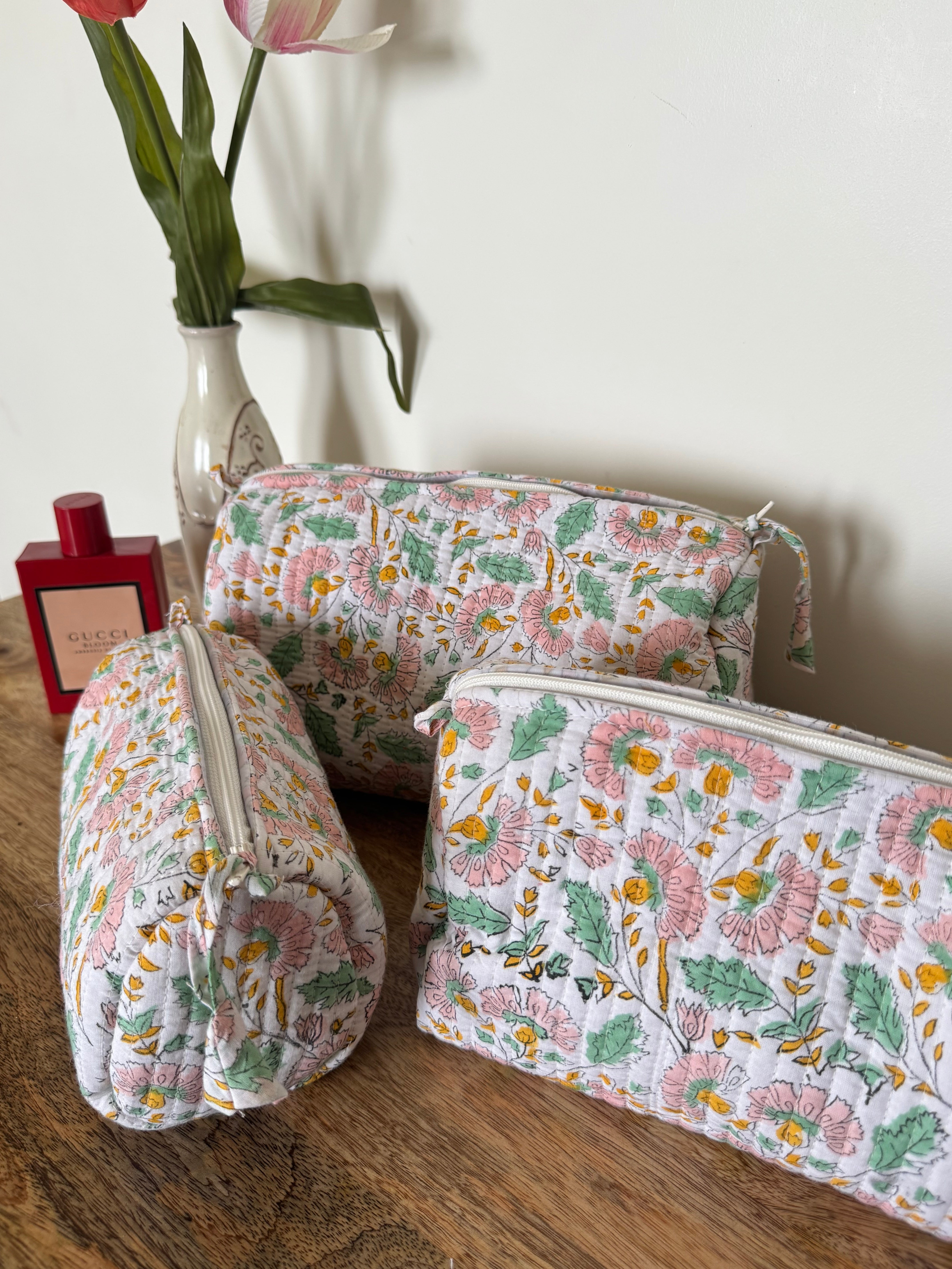 SET OF THREE MULTI PURPOSE TOILETRY BAGS