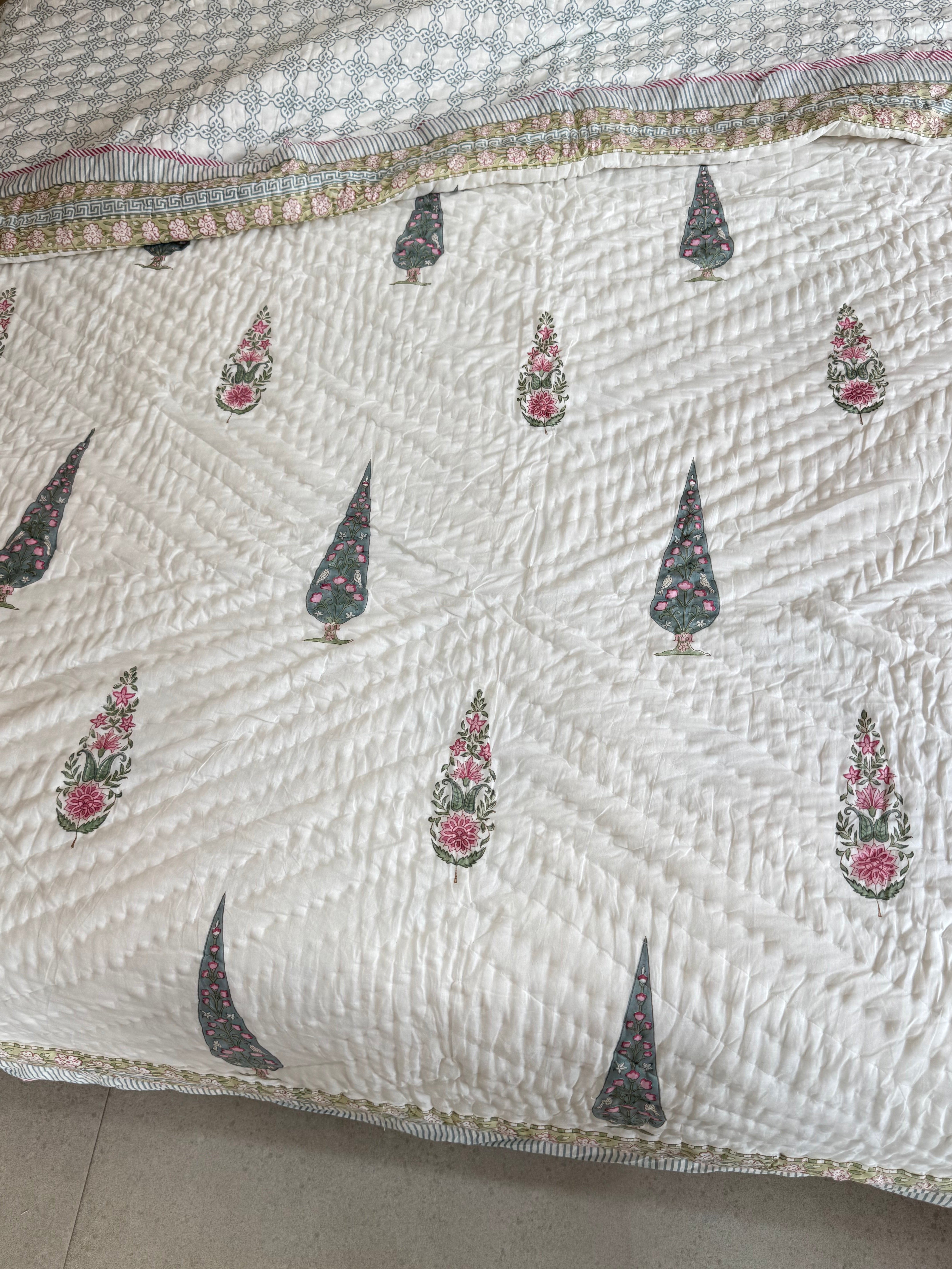 HAND BLOCK PRINTED REVERSIBLE QUILT (DOUBLE BED)