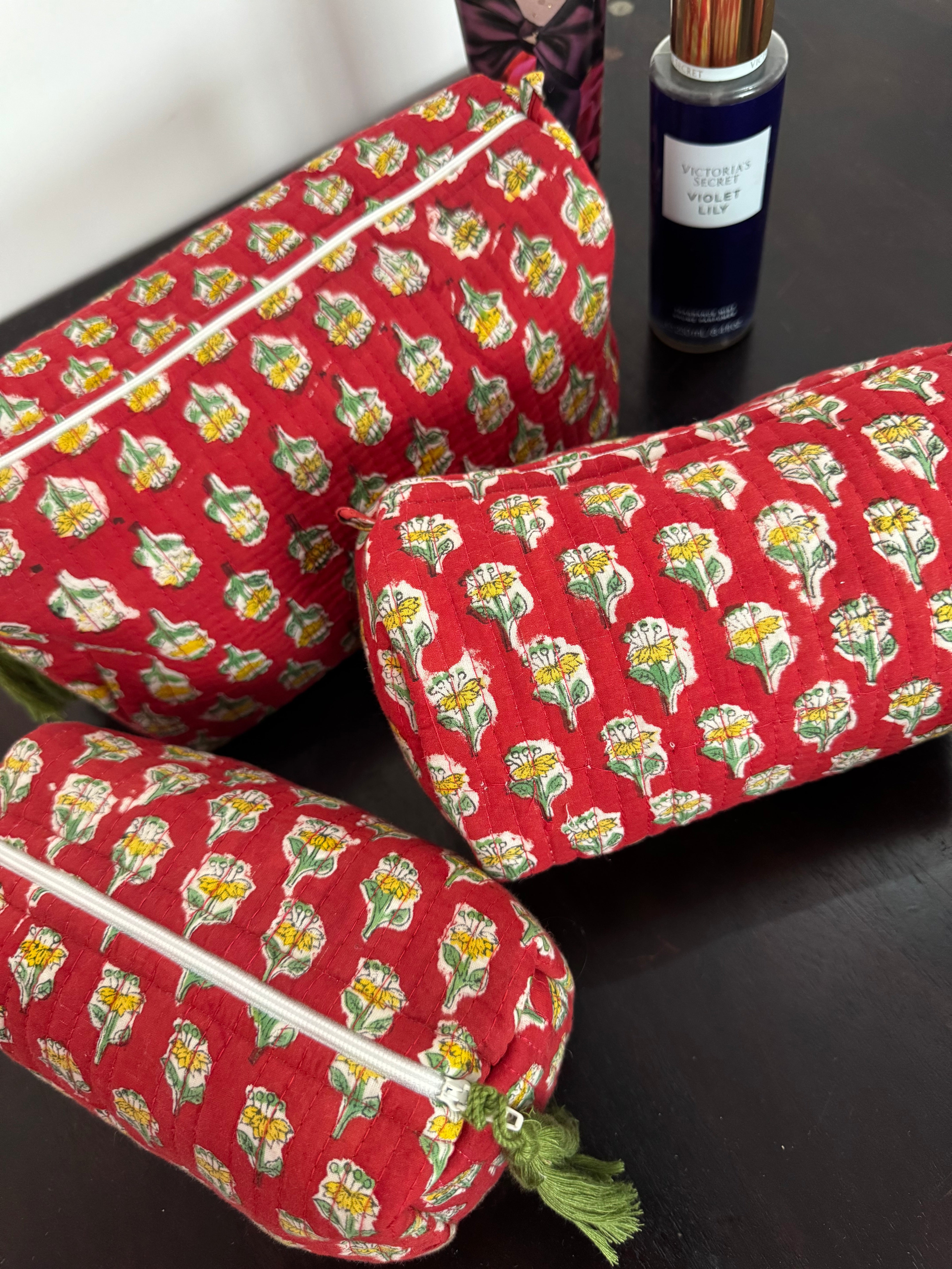 SET OF THREE MULTI PURPOSE TOILETRY BAGS