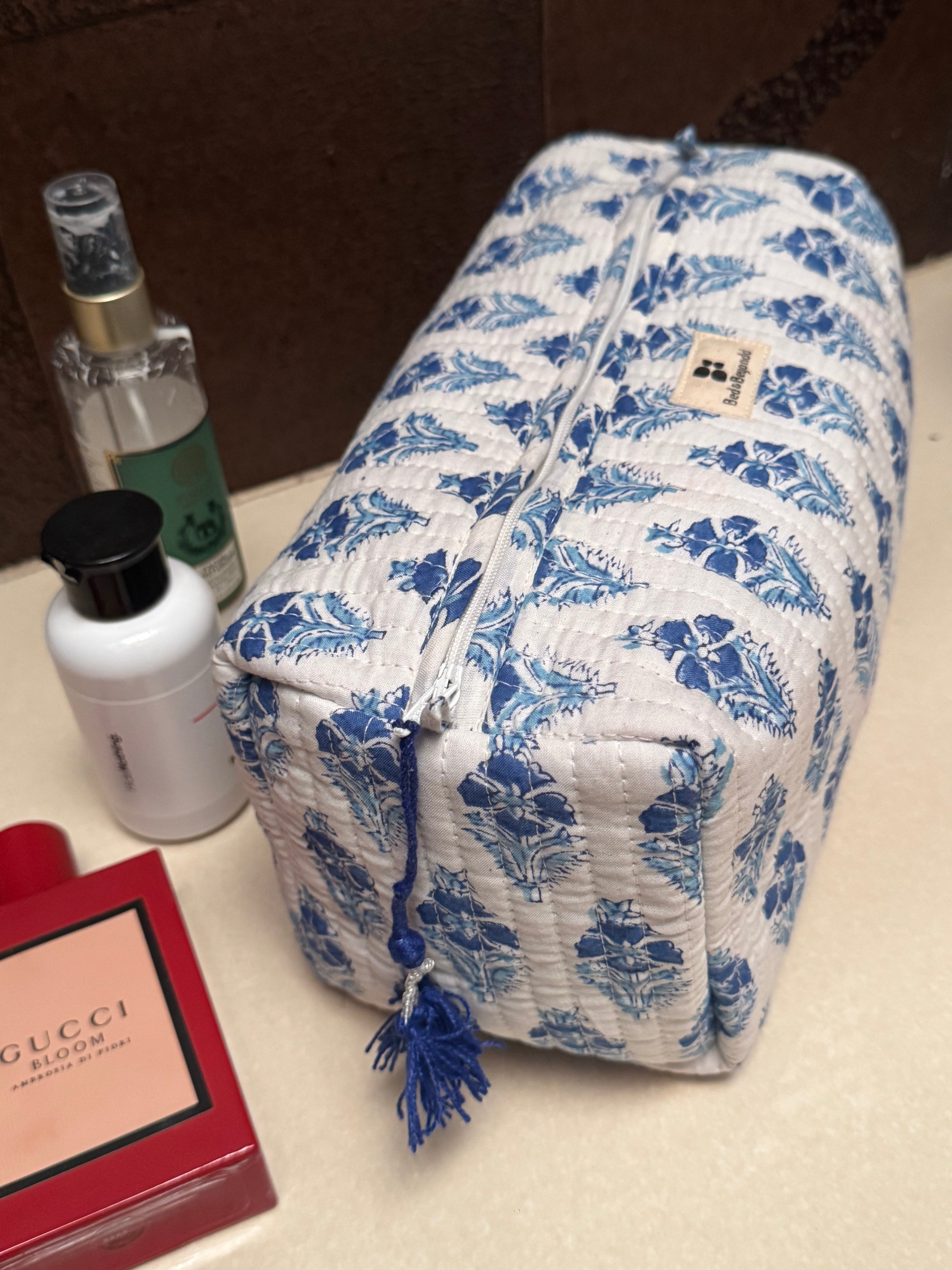 MULTI PURPOSE TOILETRY BAG