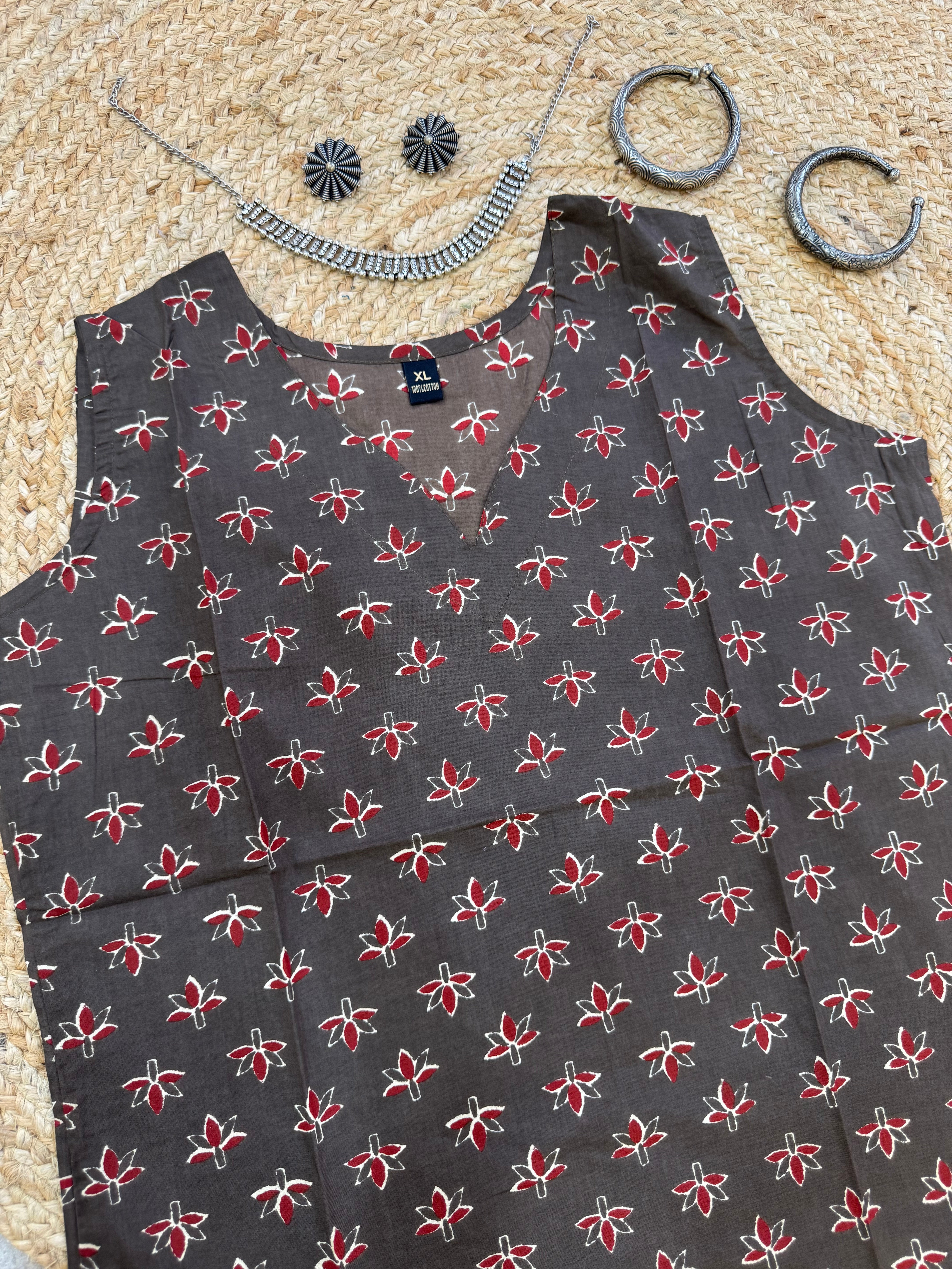 SLEEVELESS COTTON TOP