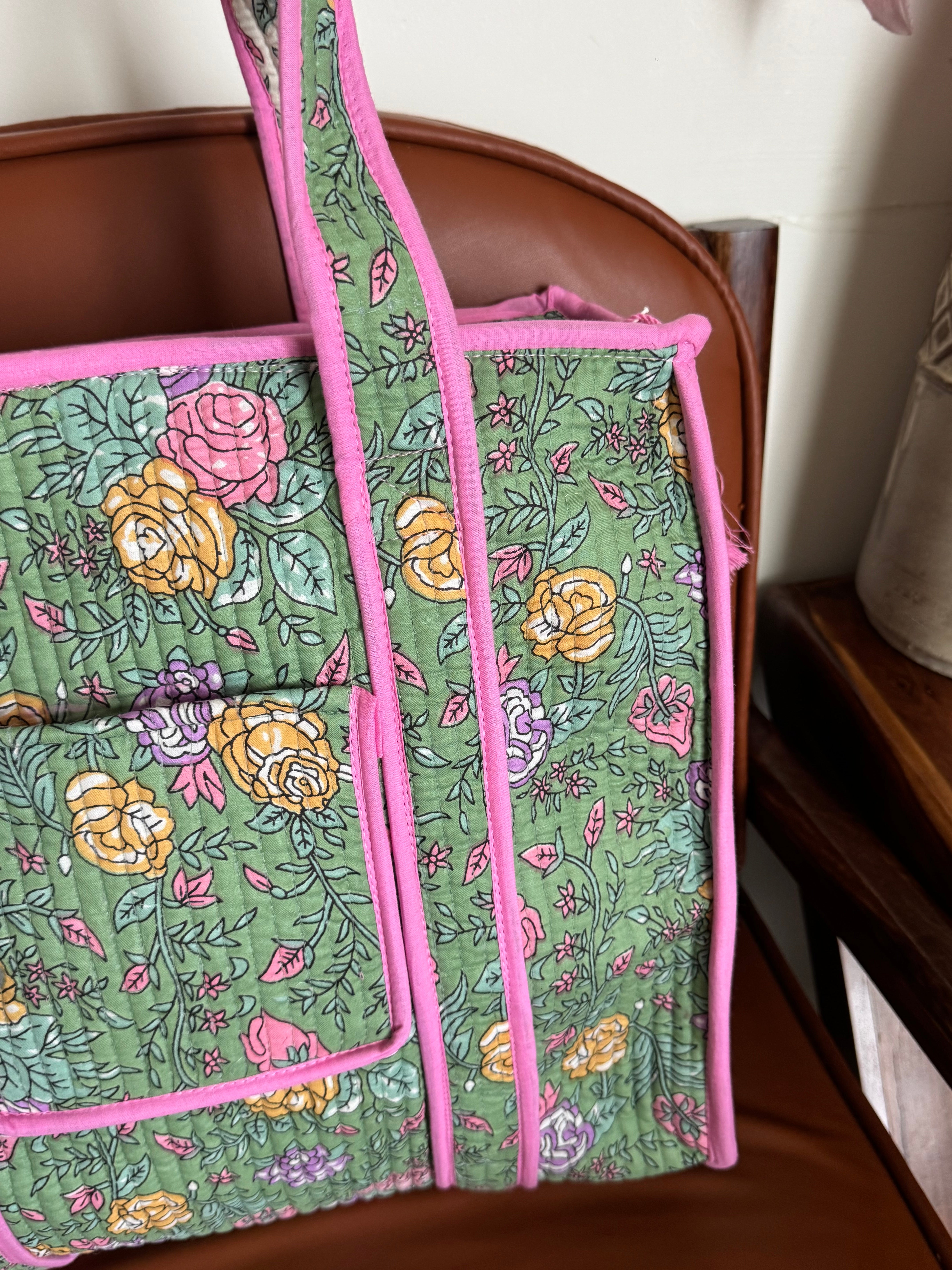 MEDIUM TOTE BAG WITH THREE POCKETS