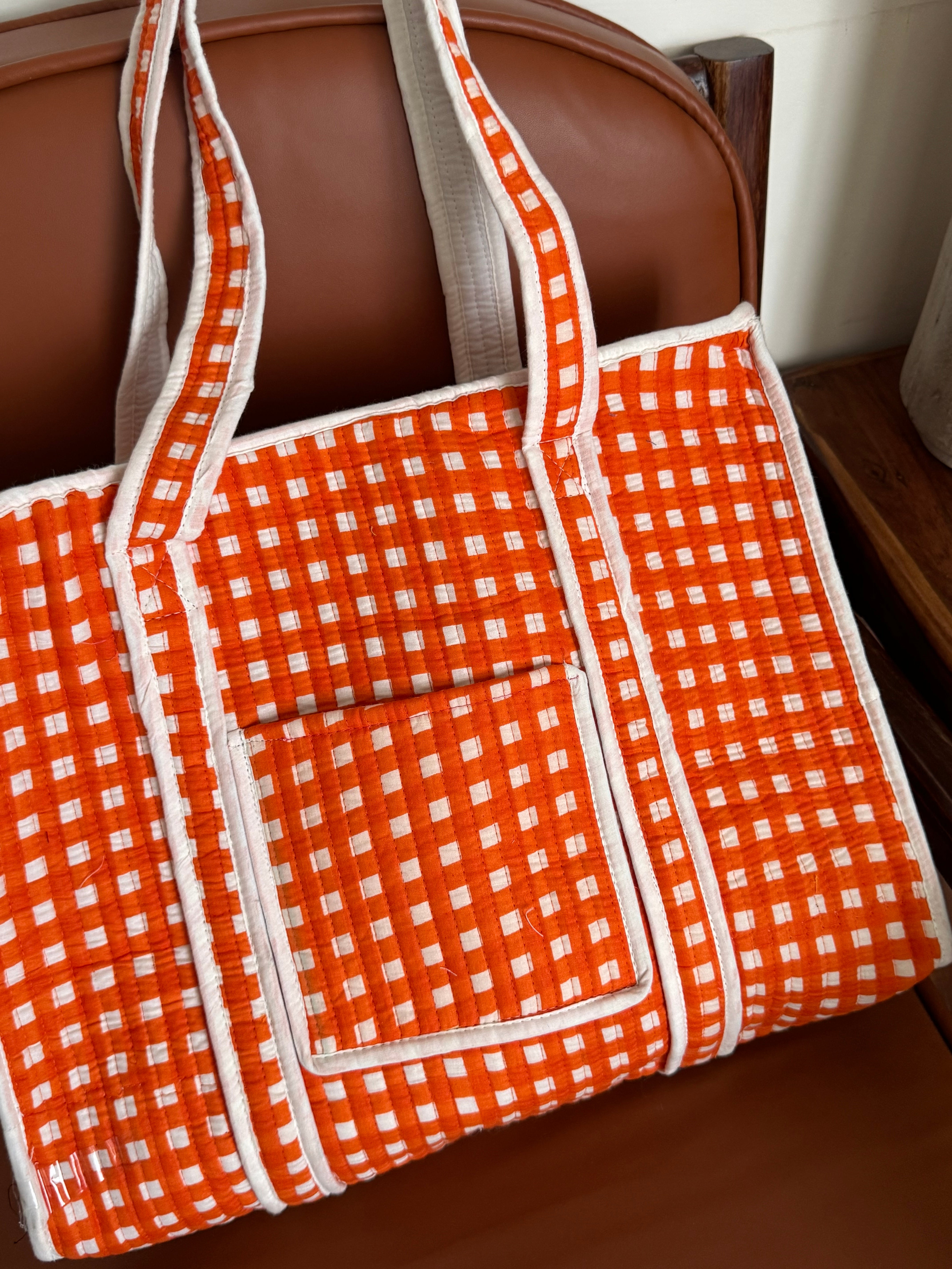 MEDIUM TOTE BAG WITH THREE POCKETS