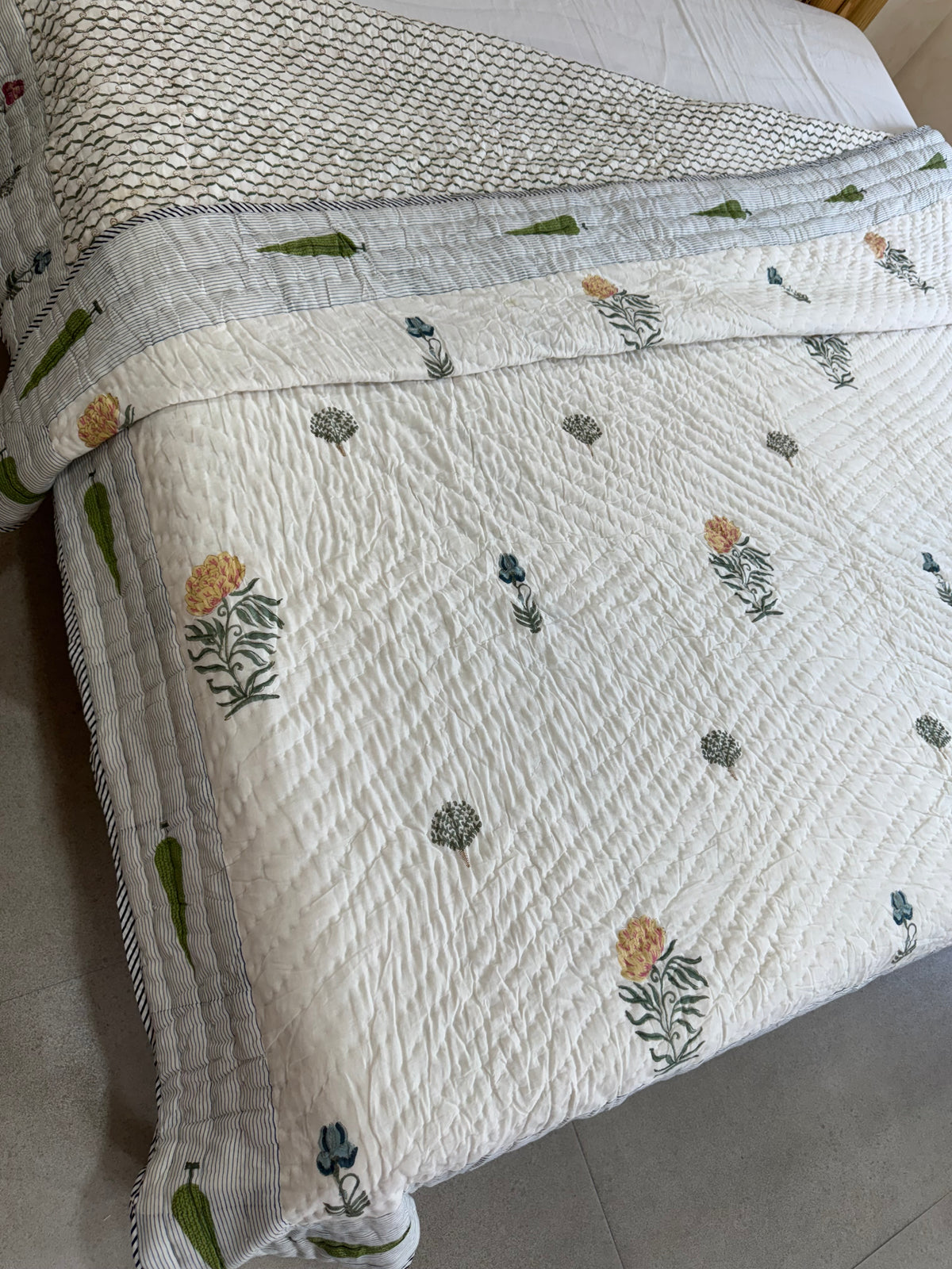 HAND BLOCK PRINTED REVERSIBLE QUILT (DOUBLE BED)