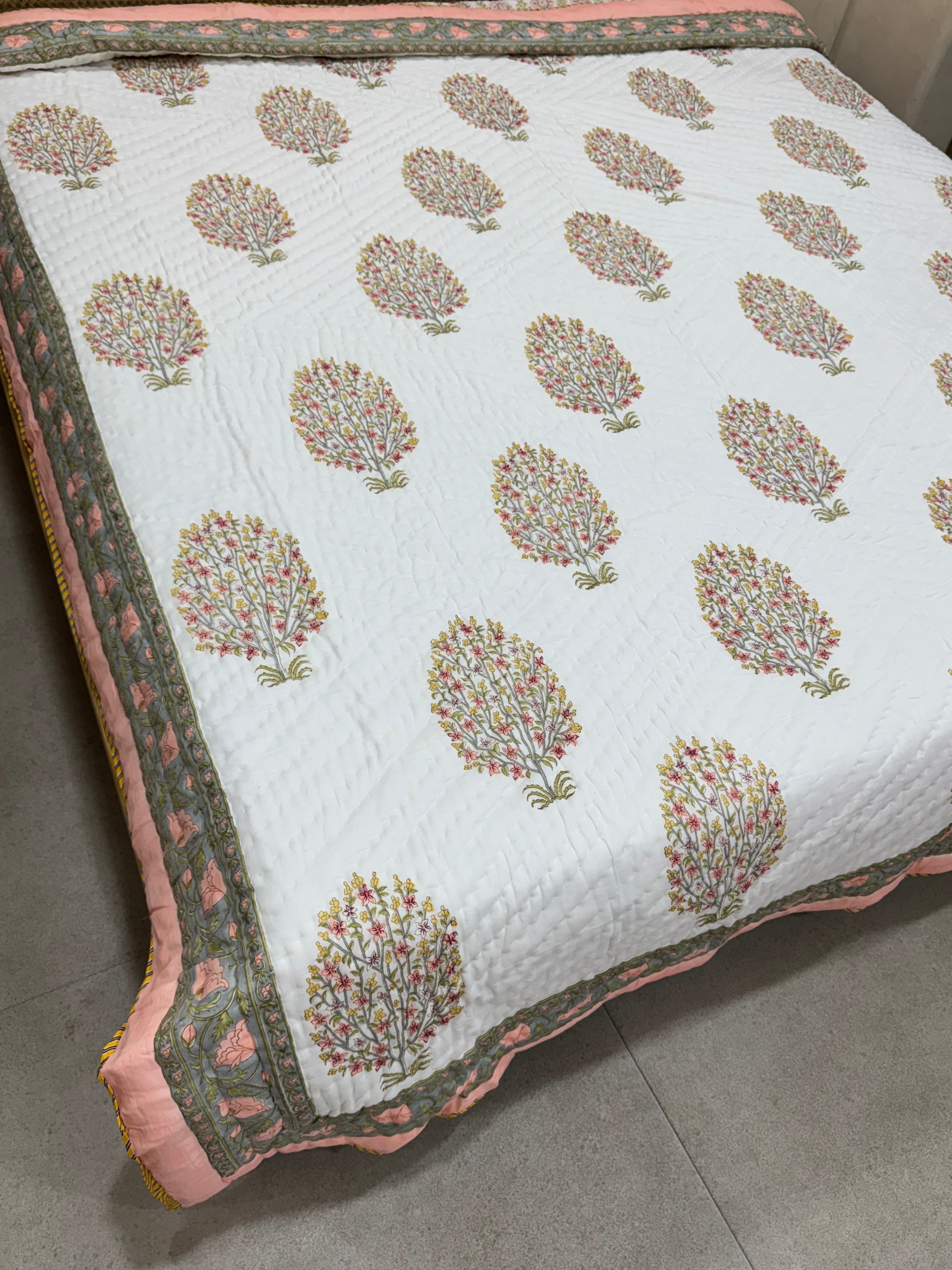 HAND BLOCK PRINTED REVERSIBLE QUILT (DOUBLE BED)