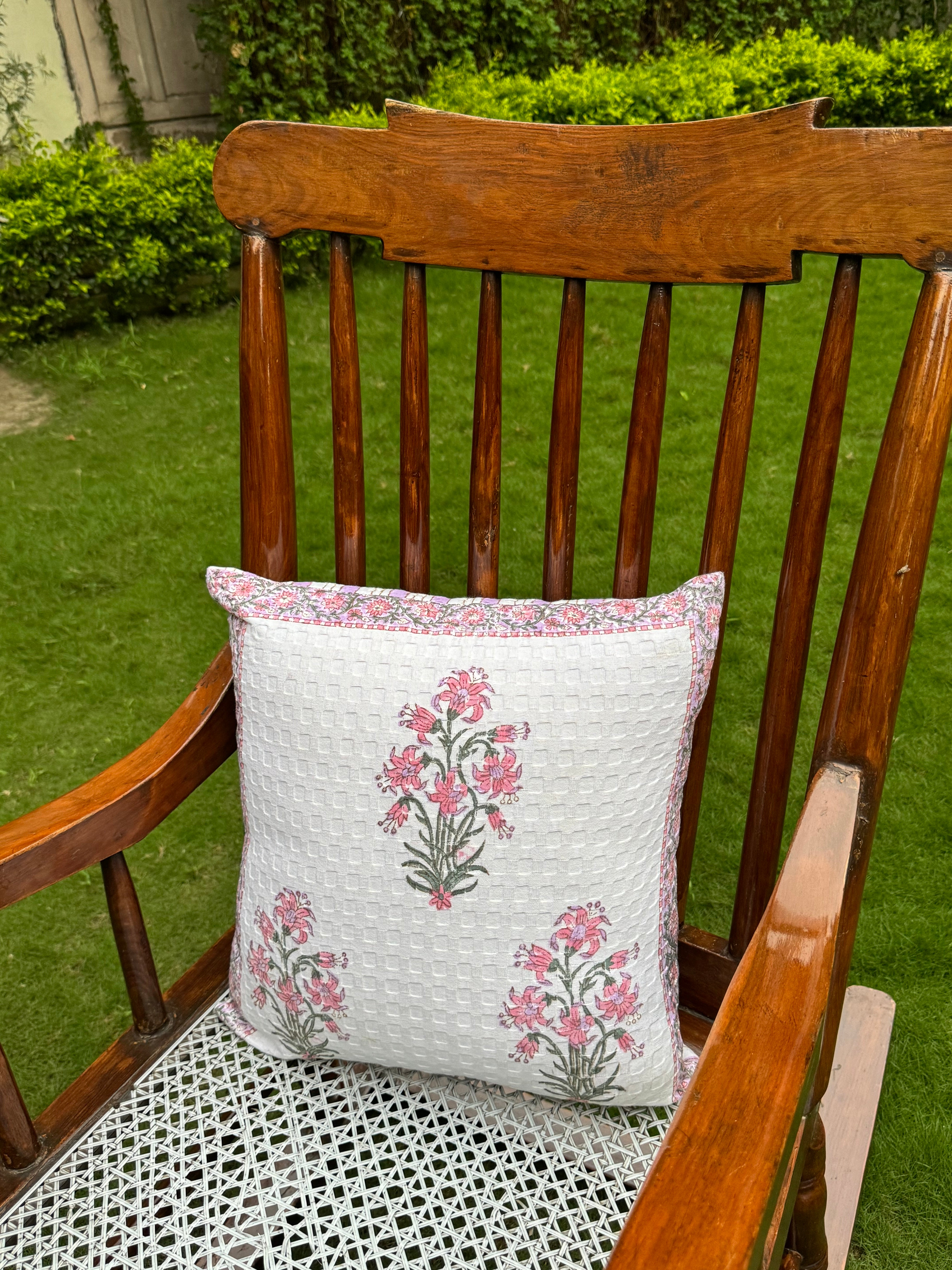 A PAIR OF HANDBLOCK PRINTED 16*16 INCHES CUSHION COVER