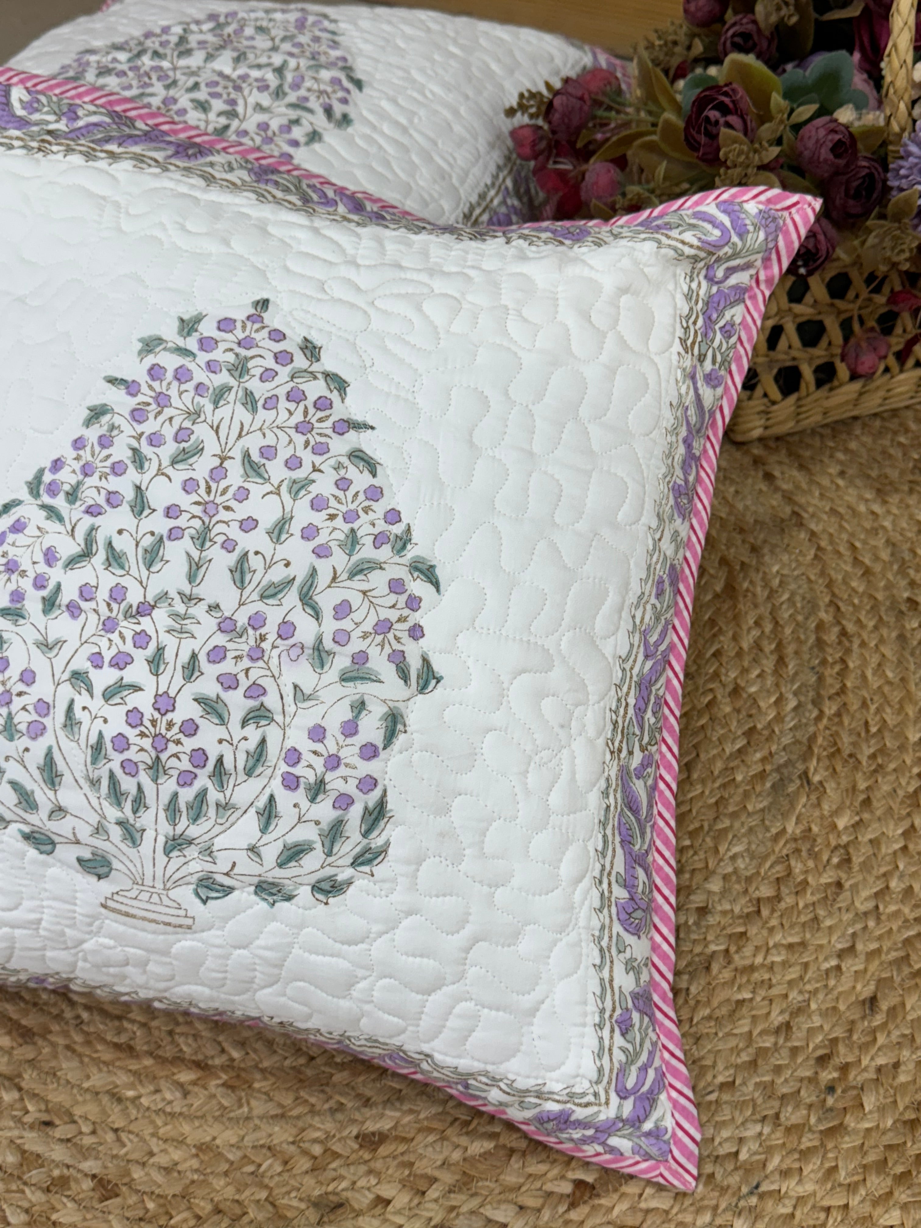 A PAIR OF QUILTED HANDBLOCK PRINTED 16*16 INCHES CUSHION