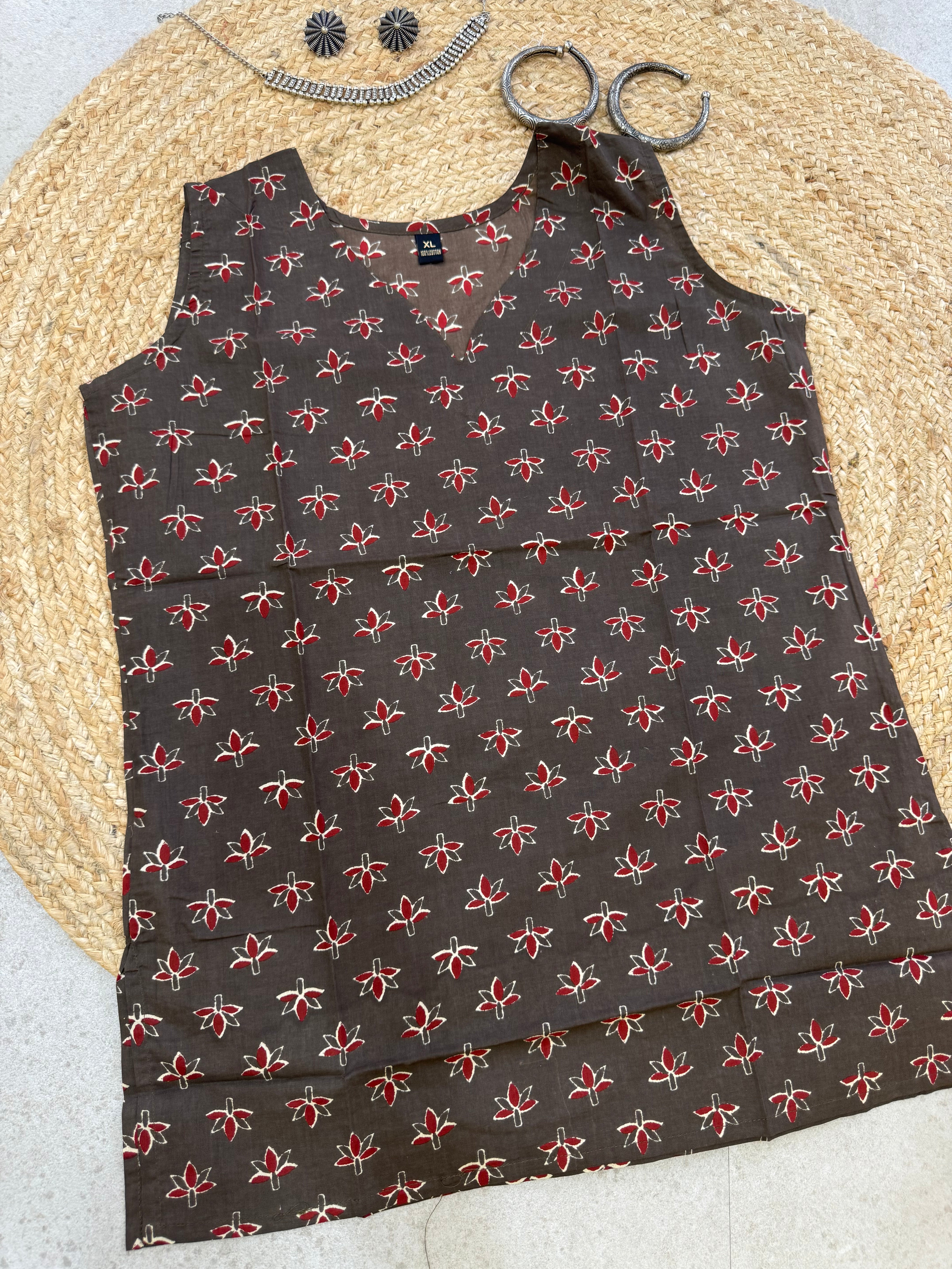 SLEEVELESS COTTON TOP