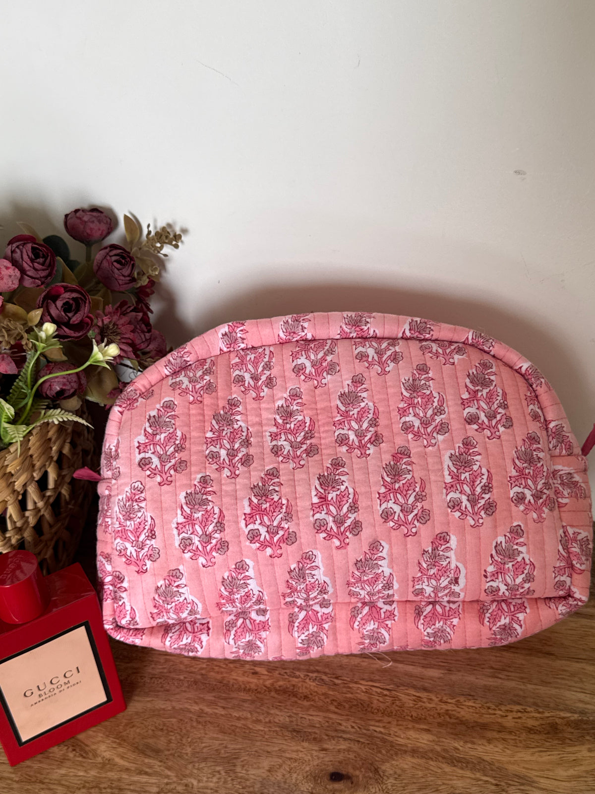 TOILETRY BAG WITH METAL ZIP