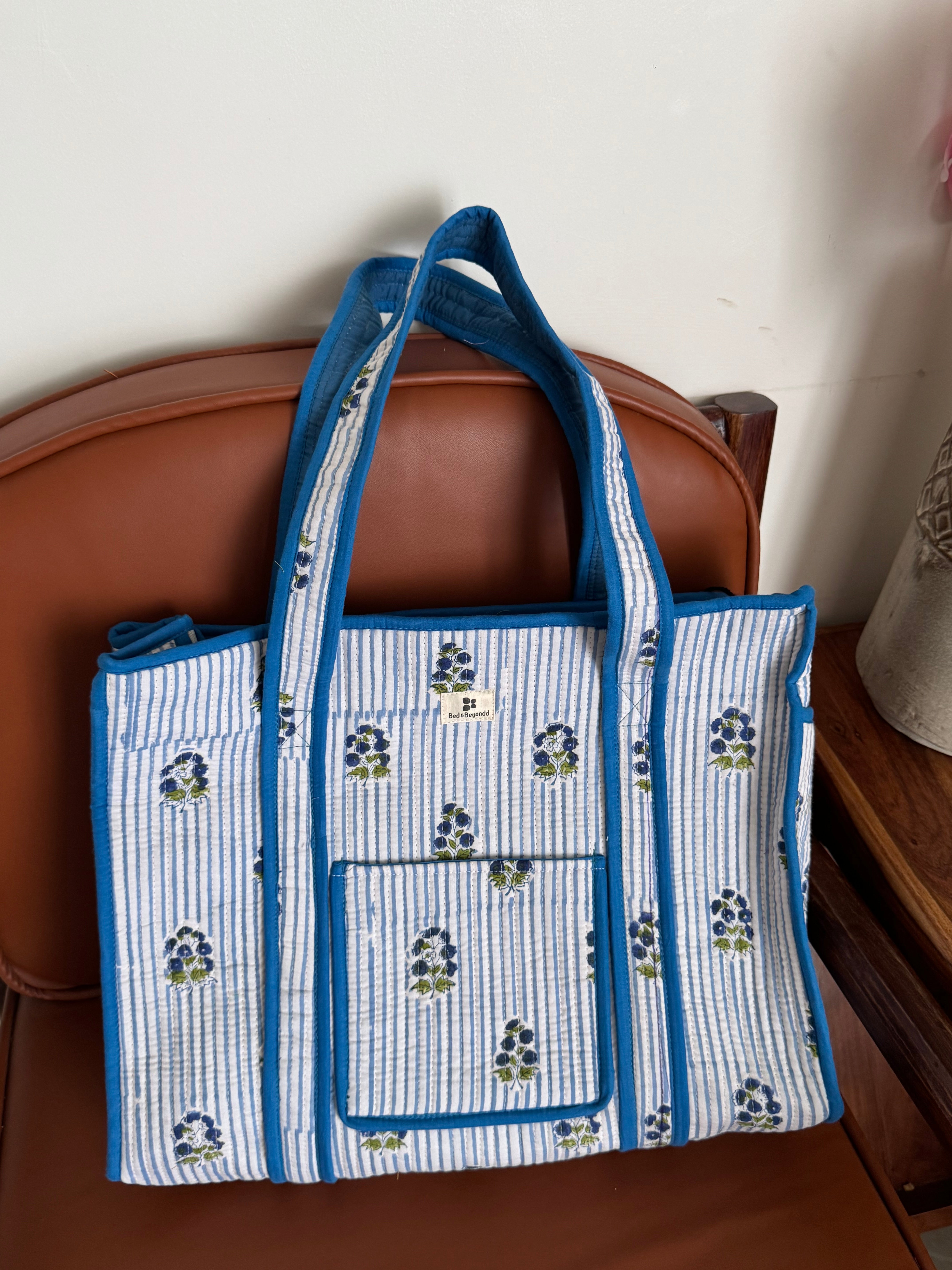 MEDIUM TOTE BAG WITH THREE POCKETS