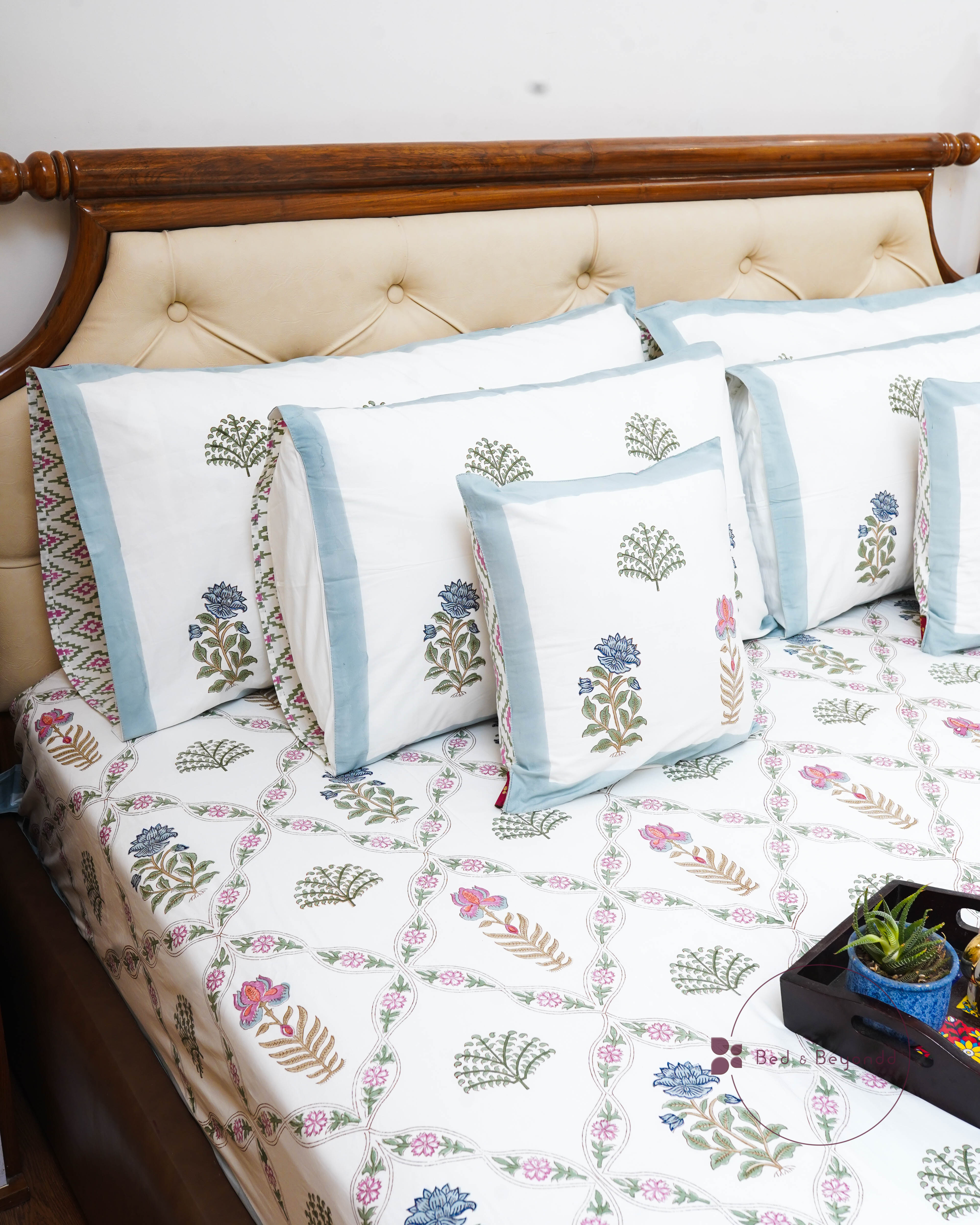 VILASA HANDBLOCK PRINTED BEDSHEET WITH TWO REVERSIBLE PILLOW COVERS