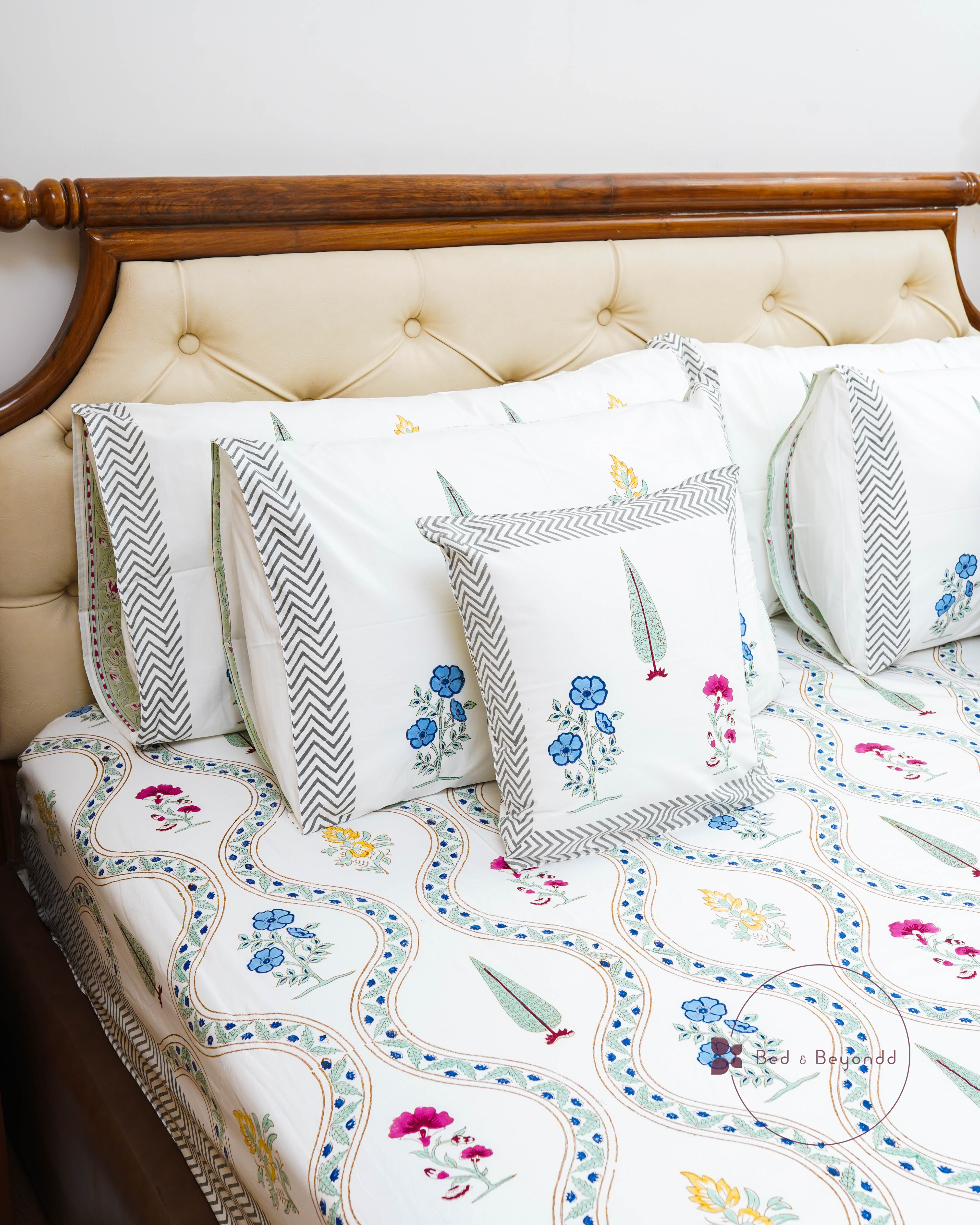 MALIKA HANDBLOCK PRINTED BEDSHEET WITH TWO REVERSIBLE PILLOW COVERS