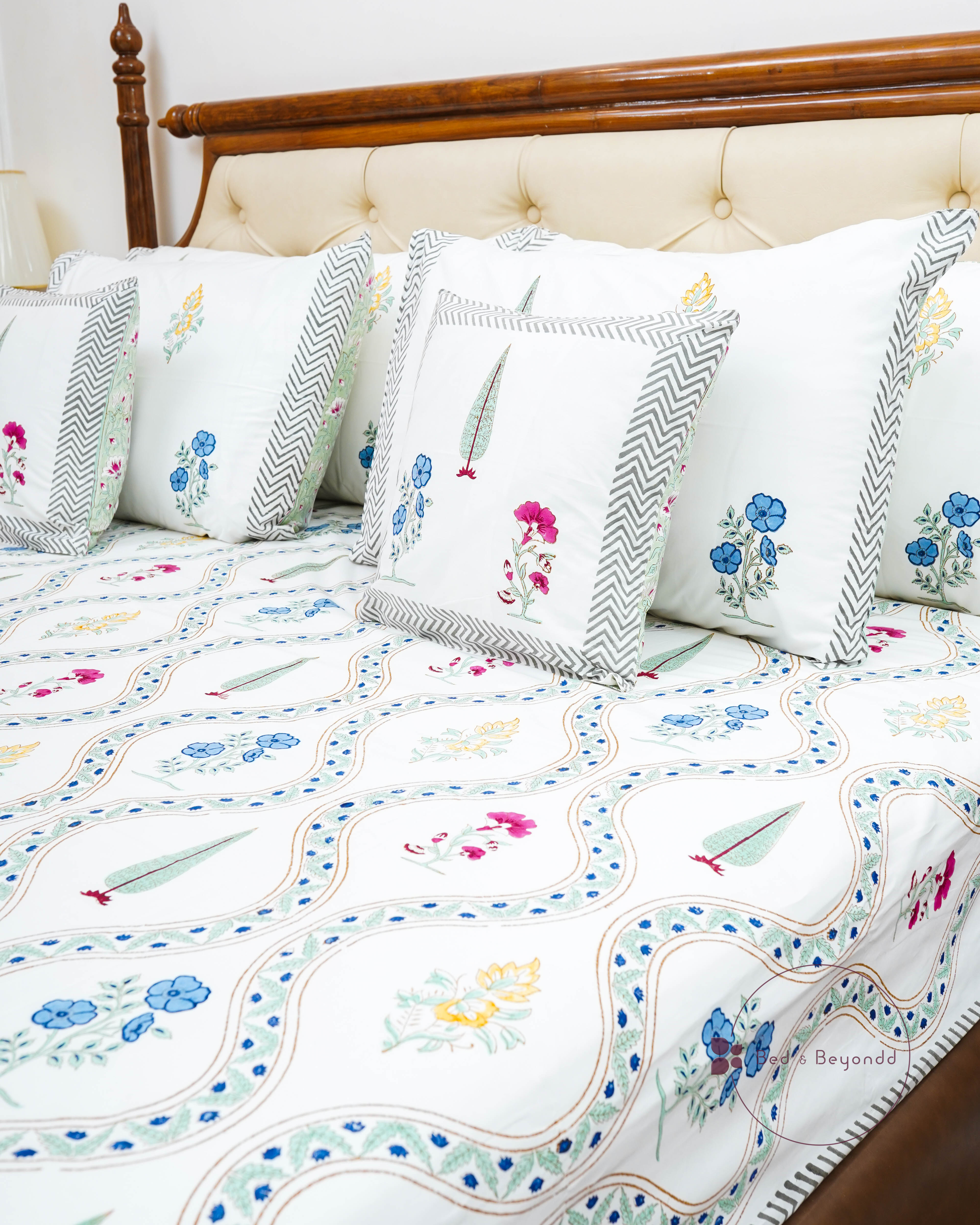 MALIKA HANDBLOCK PRINTED BEDSHEET WITH TWO REVERSIBLE PILLOW COVERS