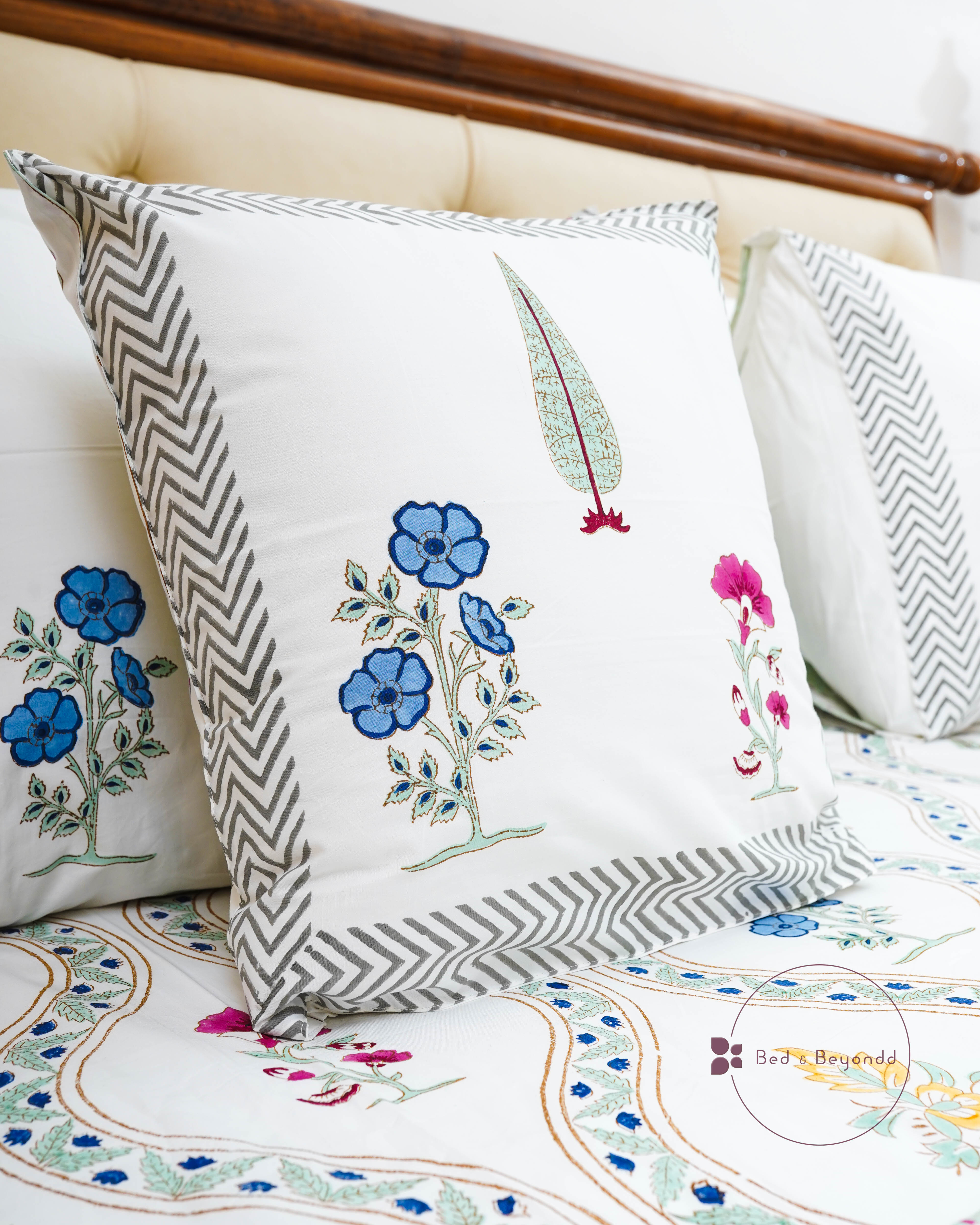 MALIKA HANDBLOCK PRINTED BEDSHEET WITH TWO REVERSIBLE PILLOW COVERS